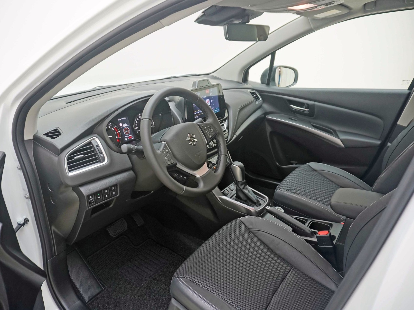SUZUKI S-Cross 1.4 T Compact Top Hybrid 4x4-image-7