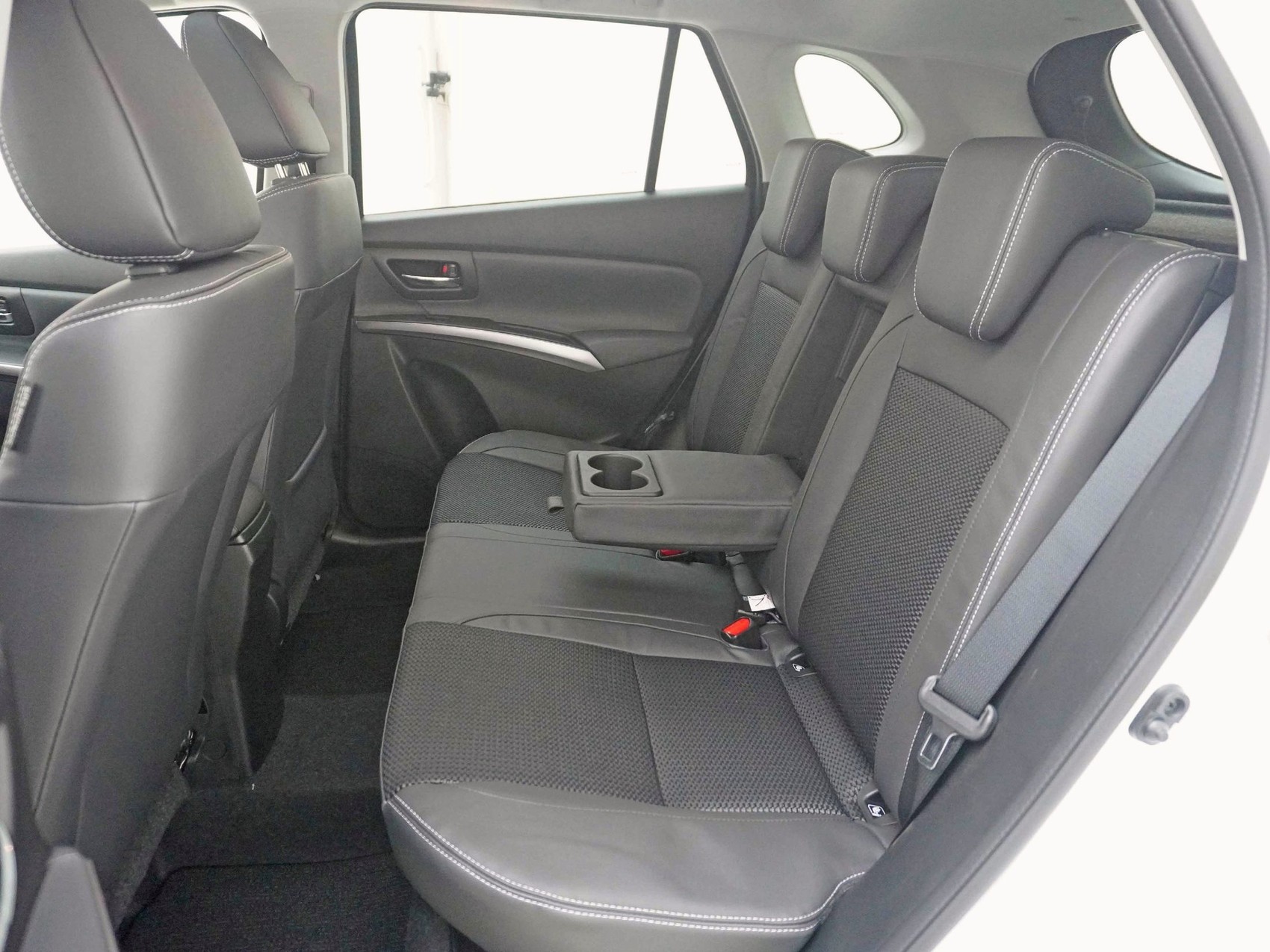 SUZUKI S-Cross 1.4 T Compact Top Hybrid 4x4-image-16