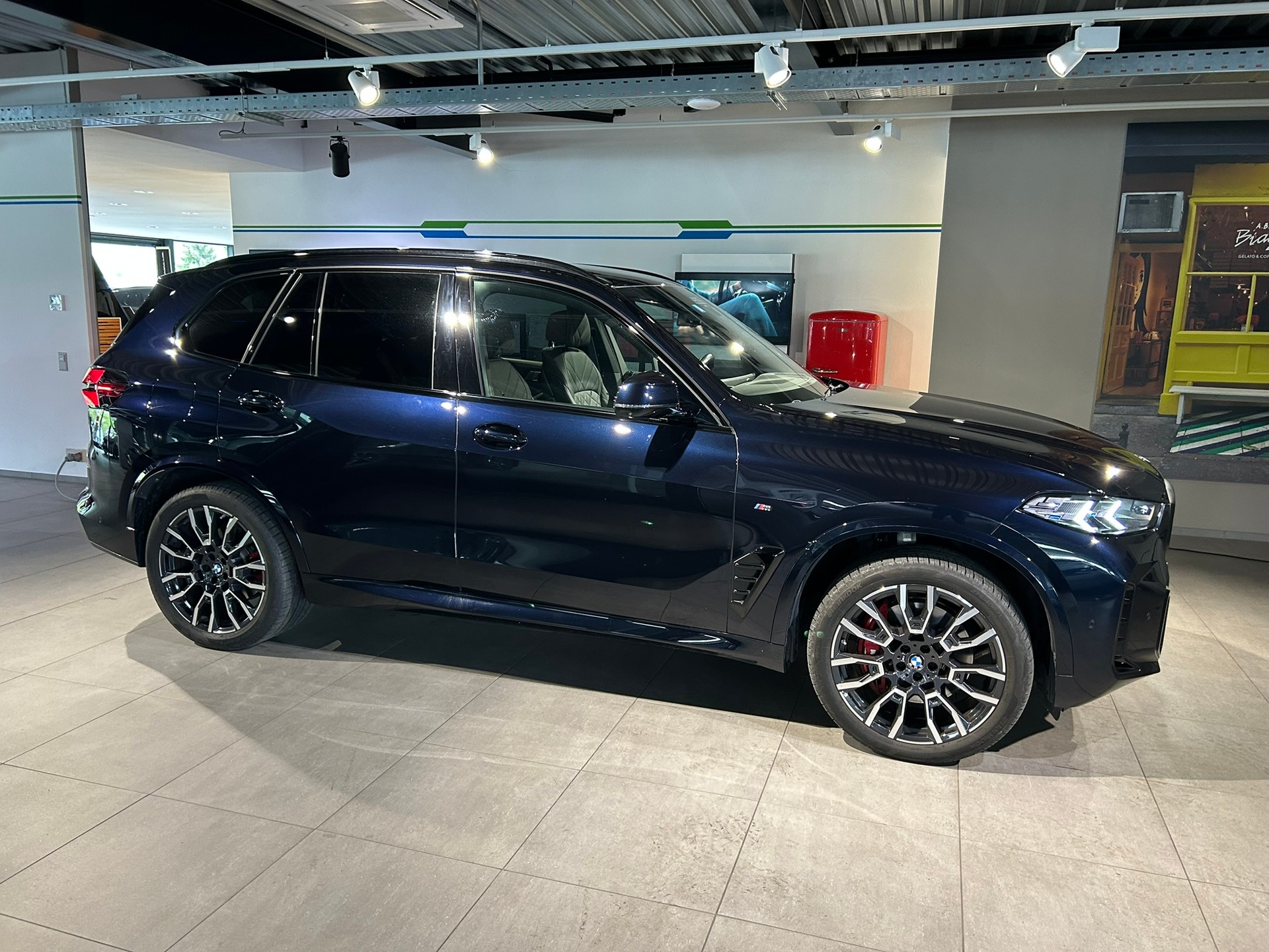 BMW X5 xDrive 48V 30d M Sport Pro Steptronic-showroom-element-3
