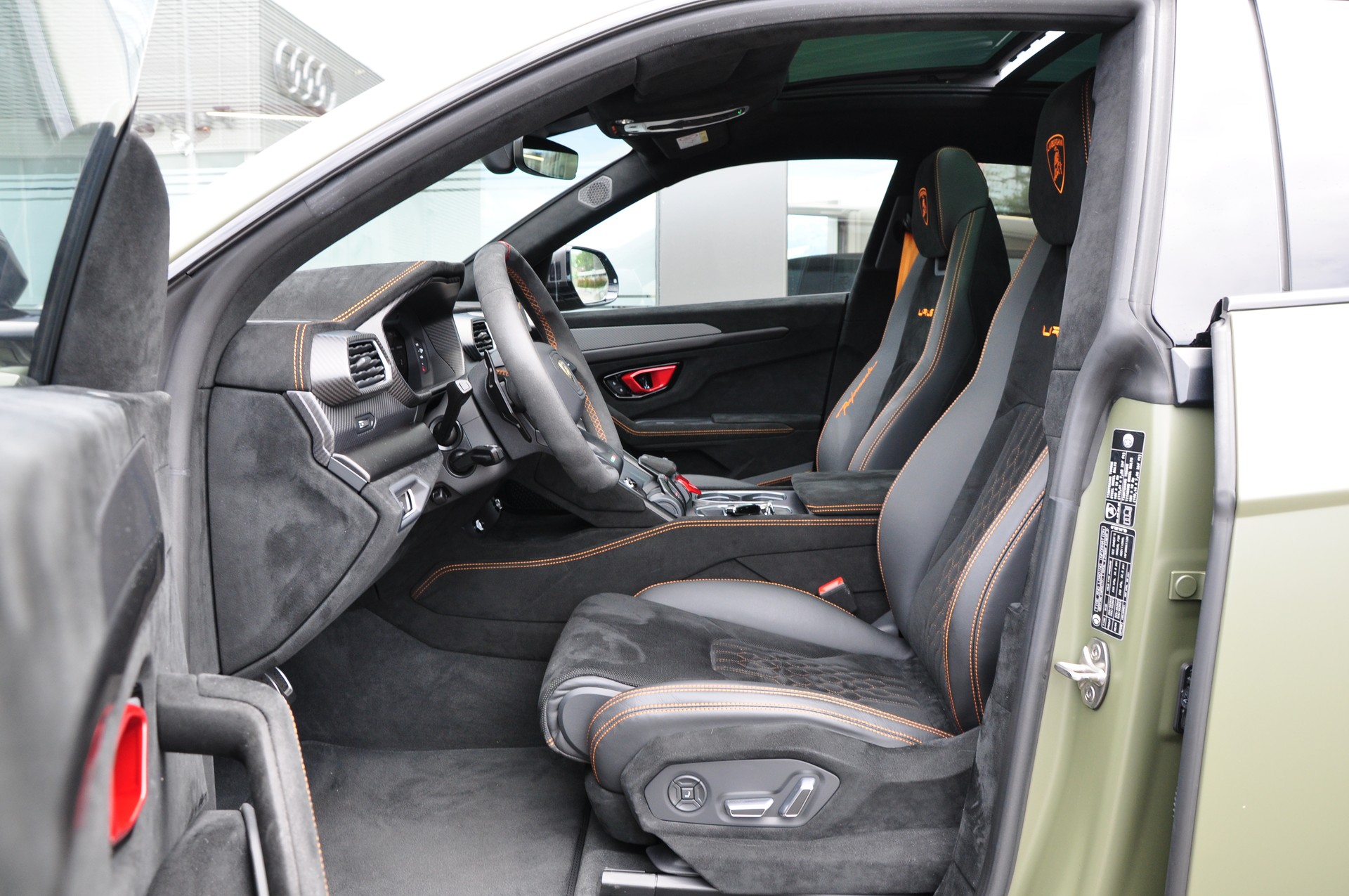 LAMBORGHINI Urus E-Gear PERFORMANTE-image-15