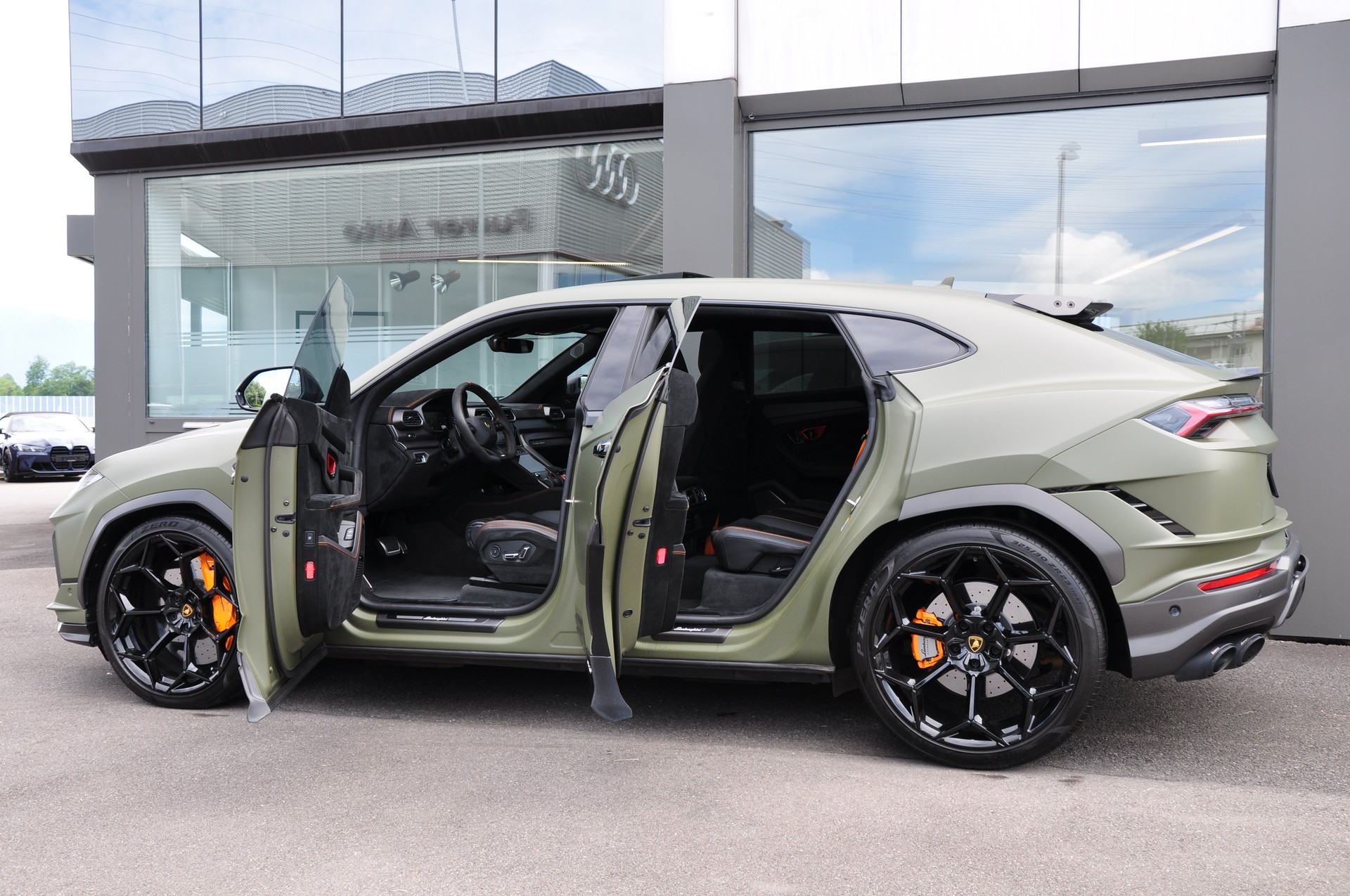 LAMBORGHINI Urus E-Gear PERFORMANTE-image-5