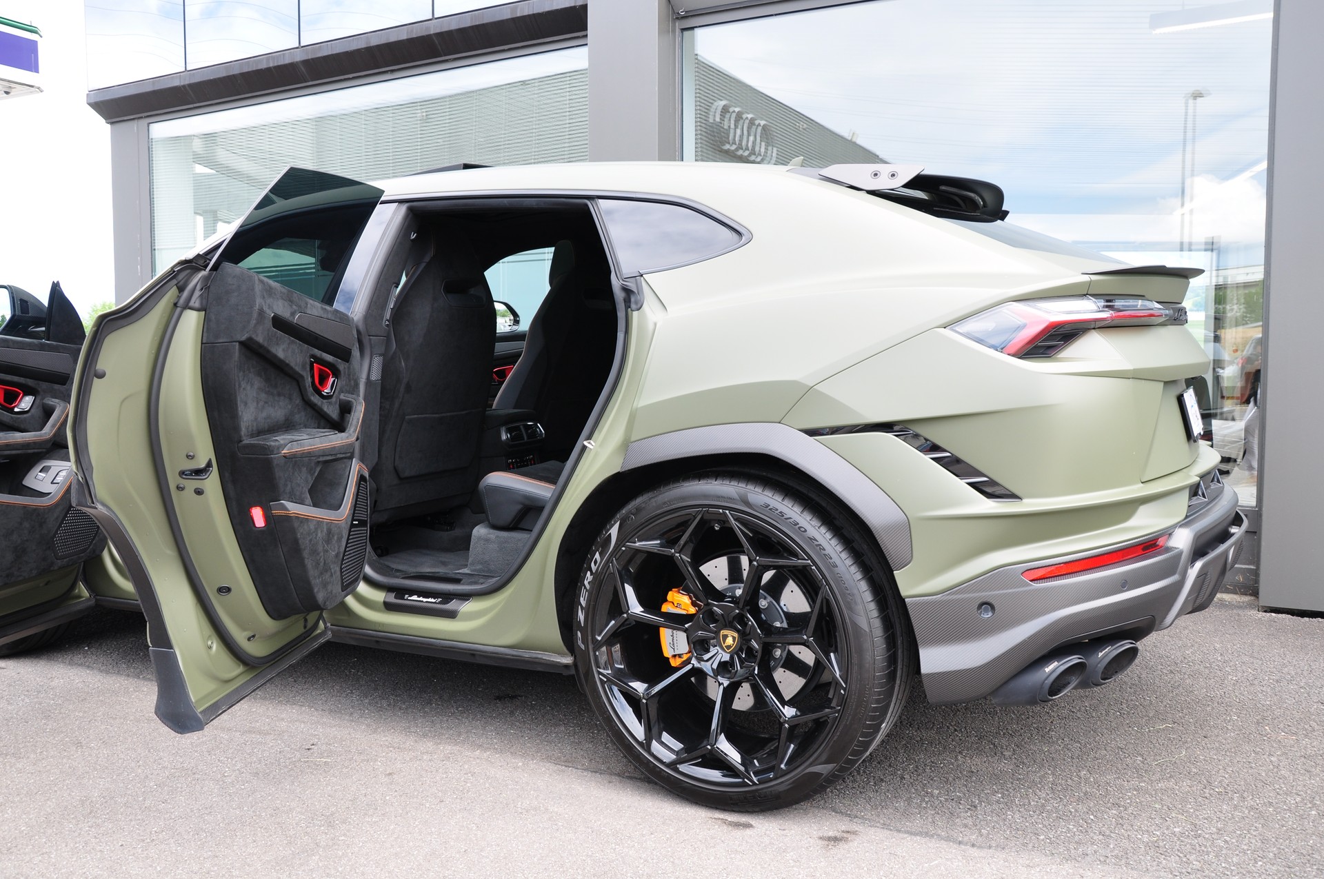 LAMBORGHINI Urus E-Gear PERFORMANTE-image-6