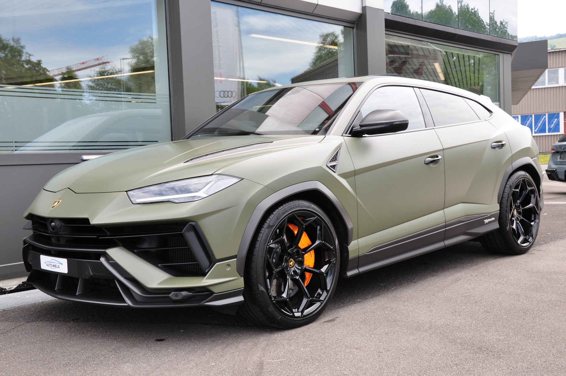 LAMBORGHINI Urus E-Gear PERFORMANTE-showroom-element-2