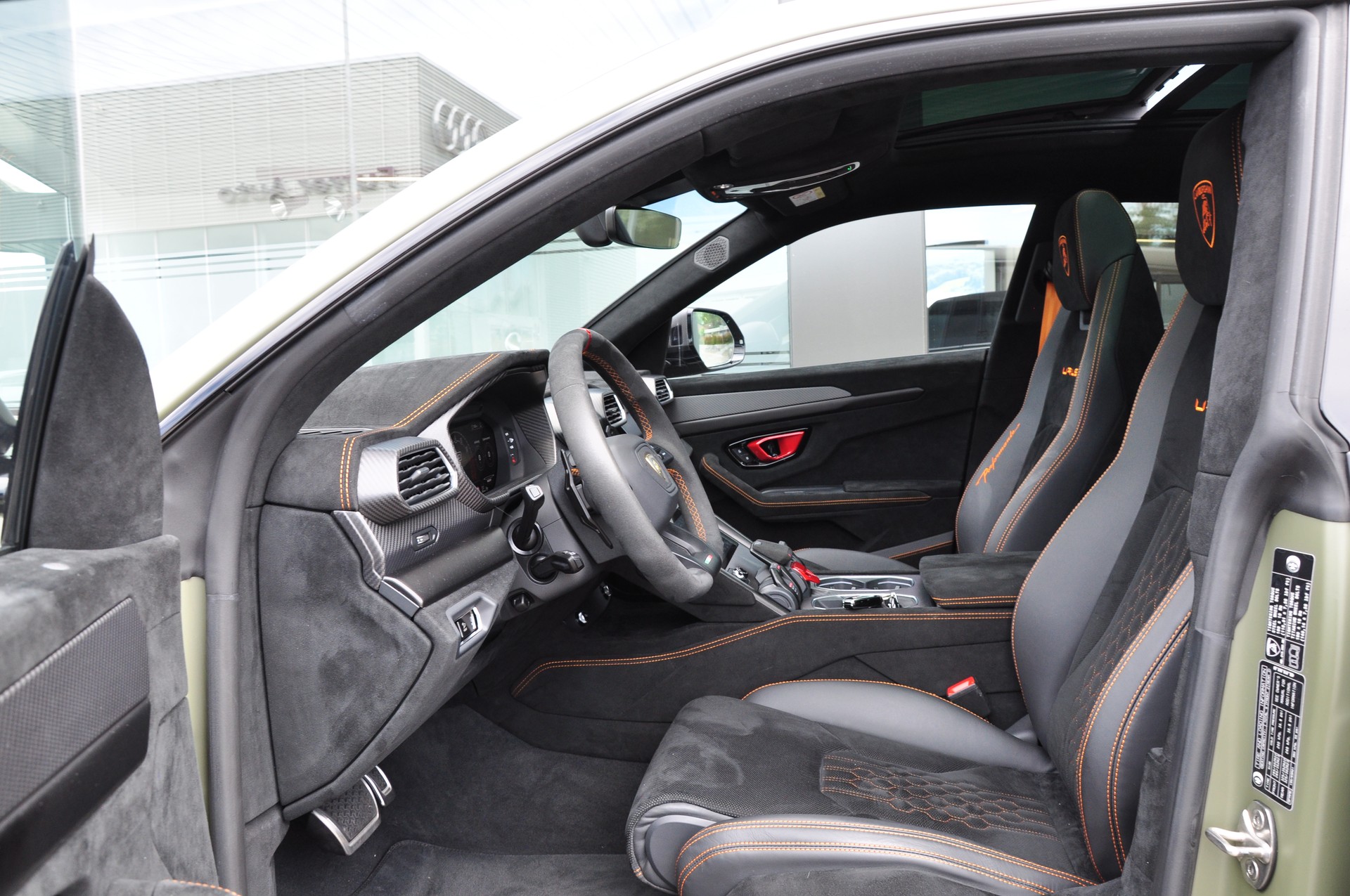 LAMBORGHINI Urus E-Gear PERFORMANTE-image-17