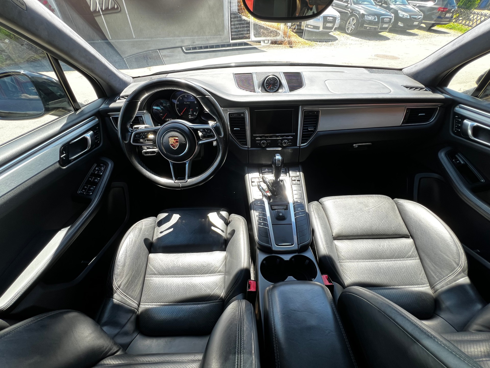 PORSCHE Macan Turbo PDK-image-15