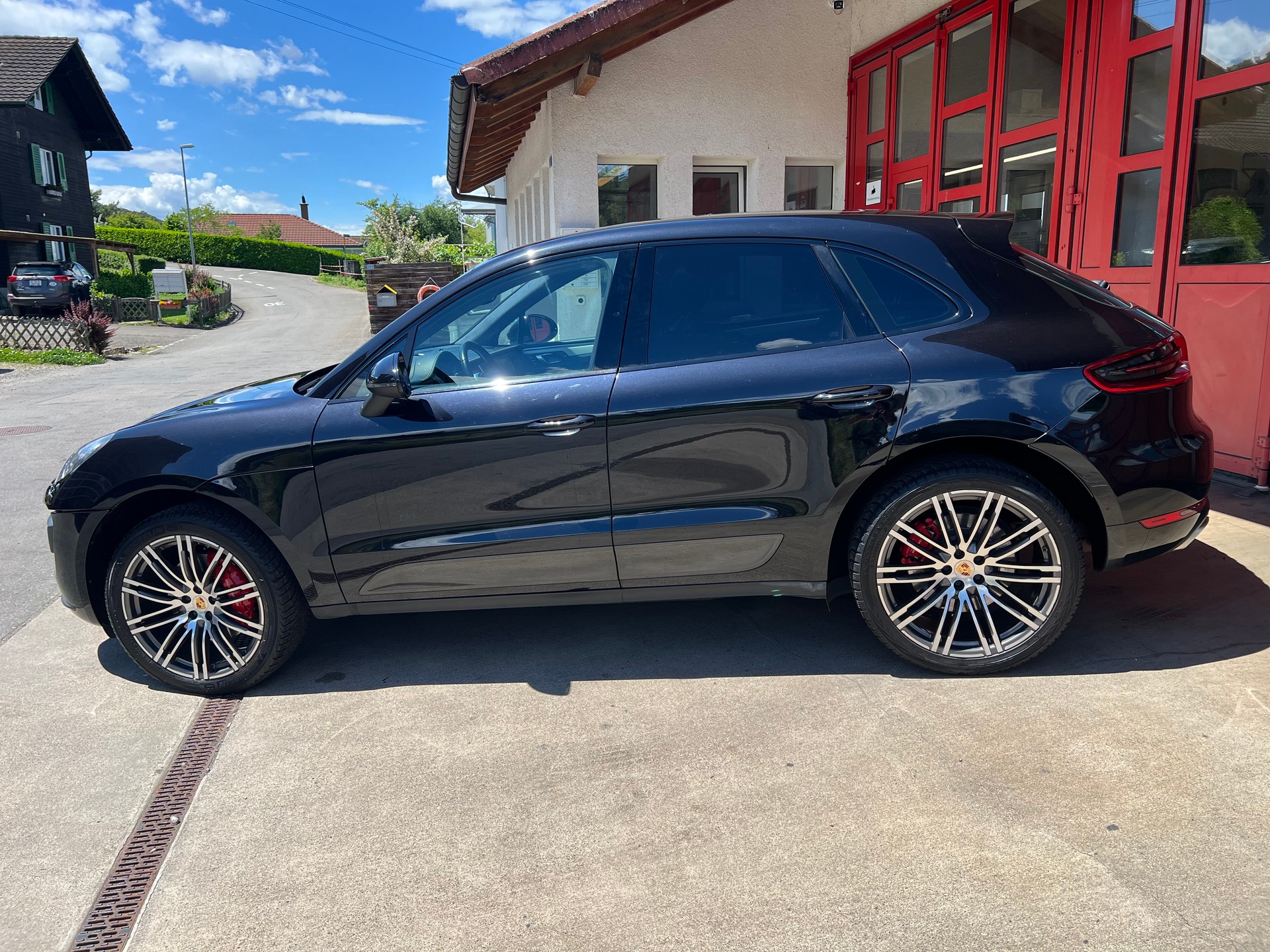 PORSCHE Macan Turbo PDK-showroom-element-2