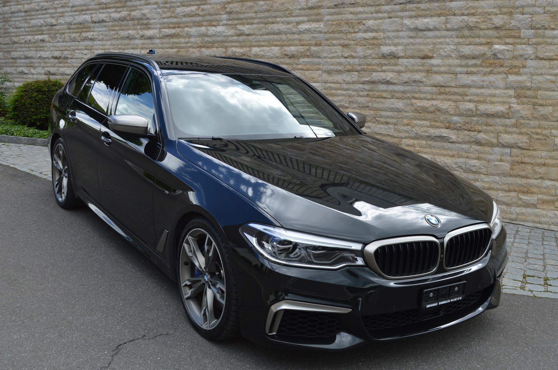 BMW M550d xDrive Touring Steptronic-image-2