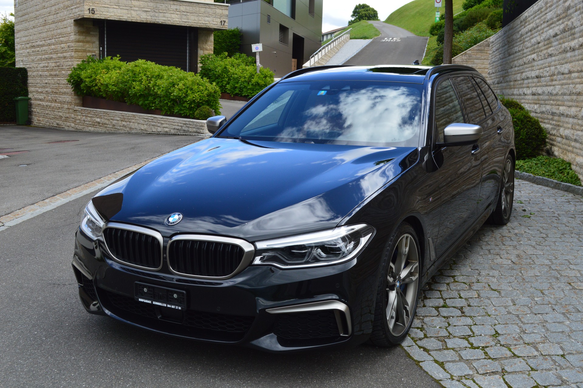 BMW M550d xDrive Touring Steptronic-image-1