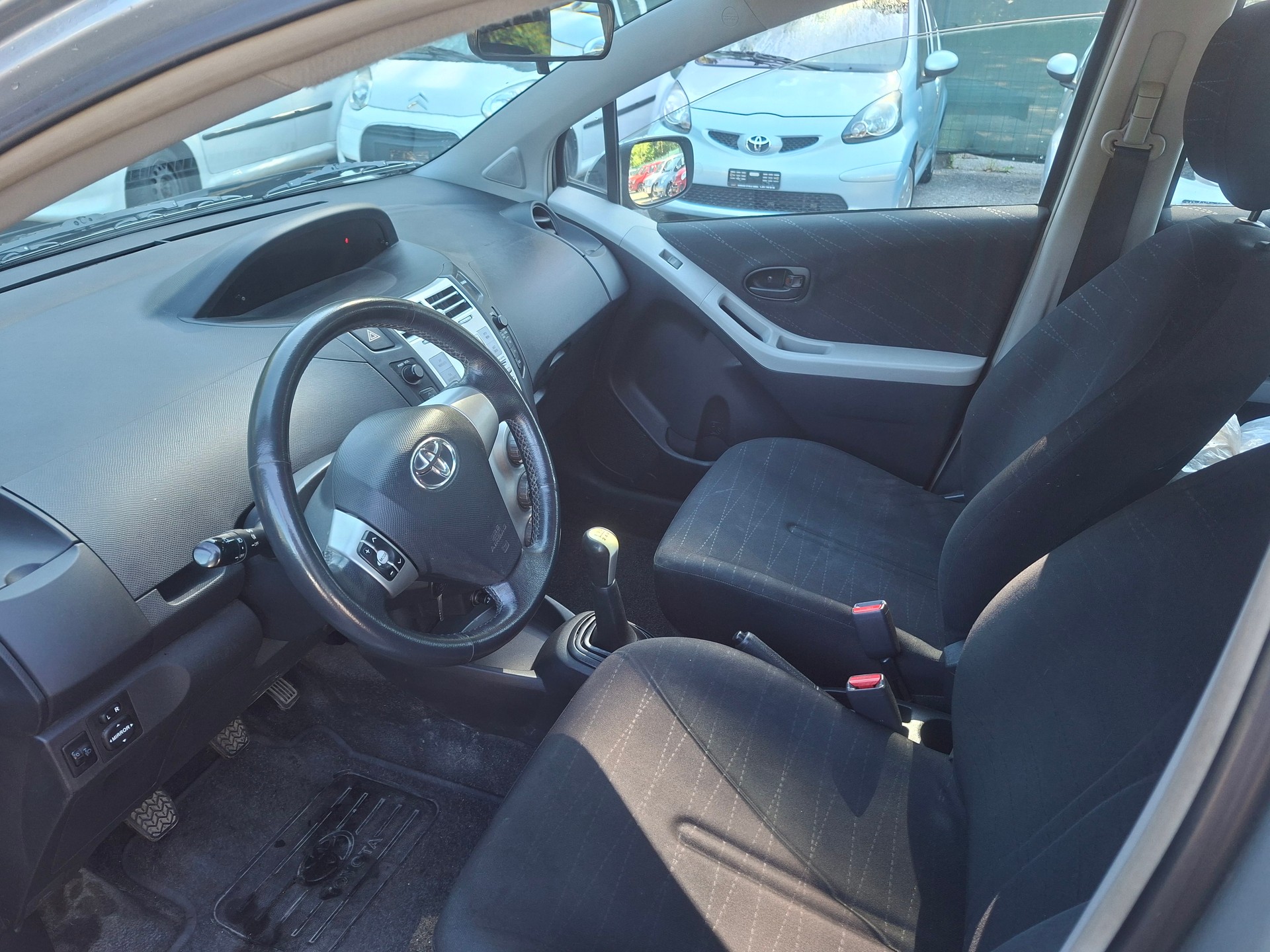 TOYOTA Yaris 1.3 Linea Luna-image-10