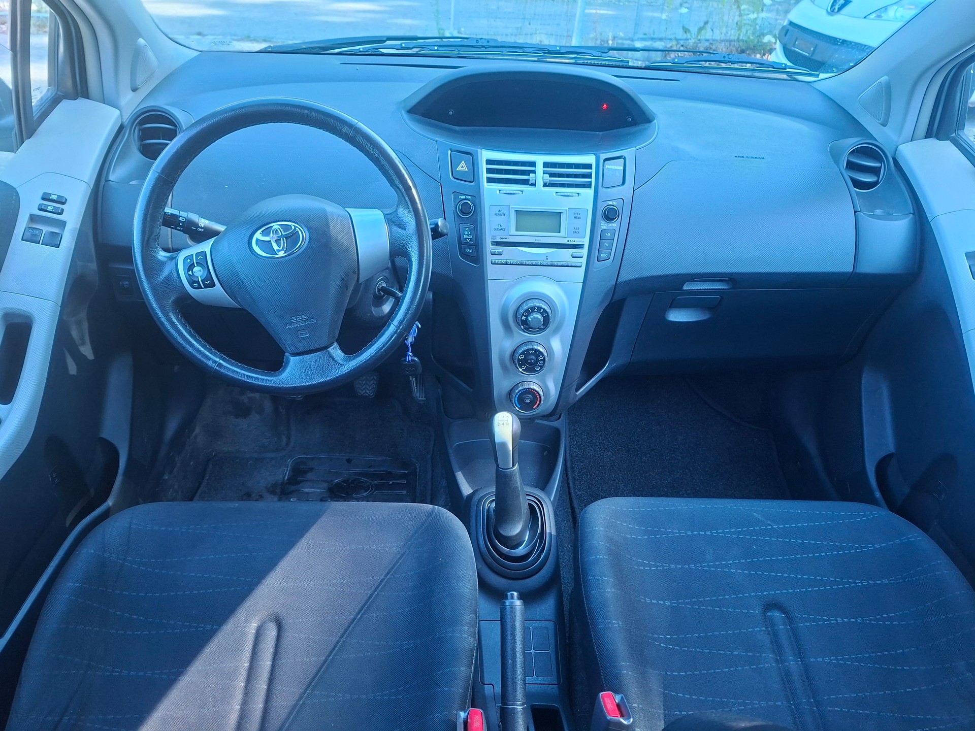 TOYOTA Yaris 1.3 Linea Luna-image-8