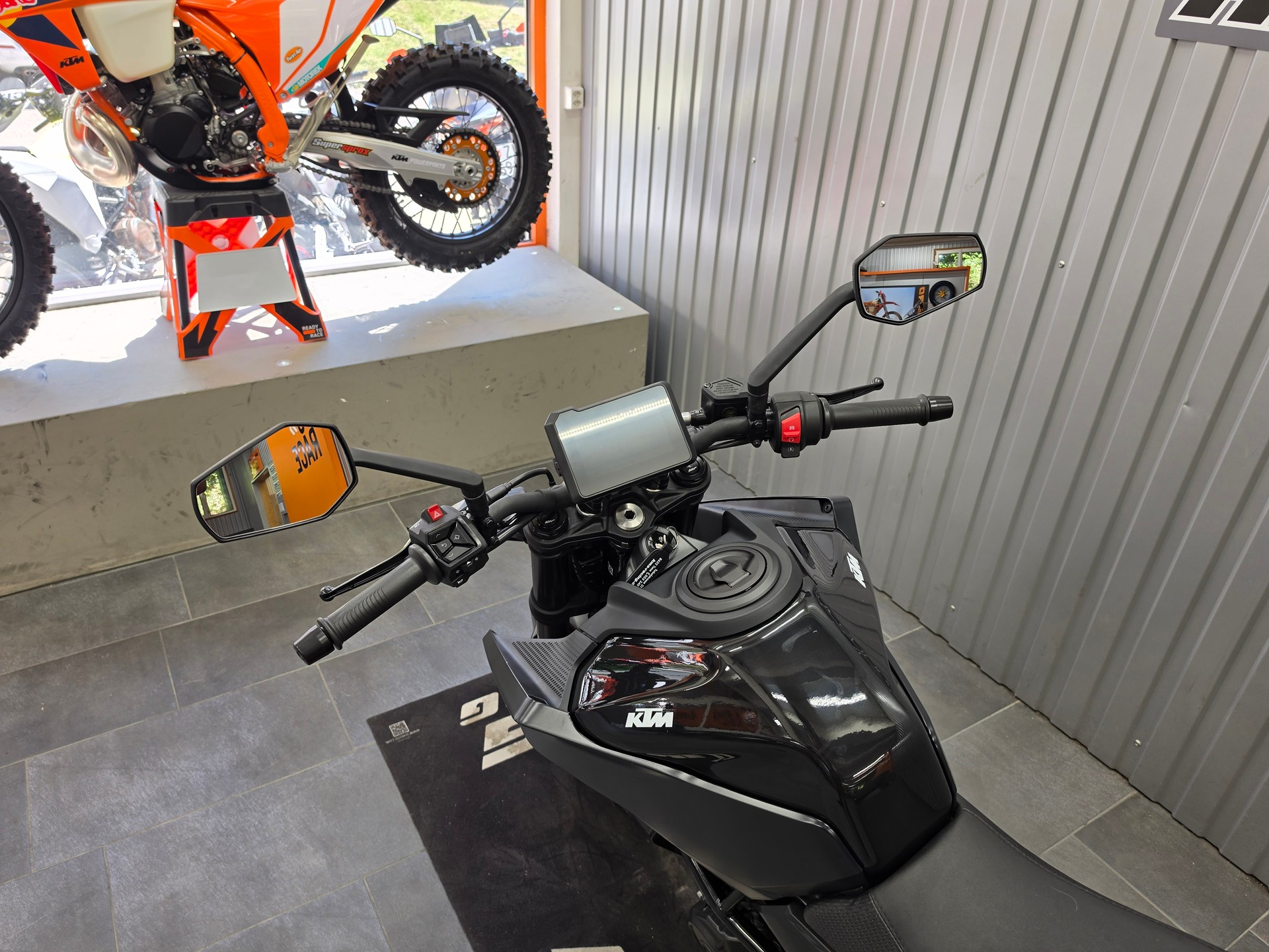 KTM 125 Duke-image-6