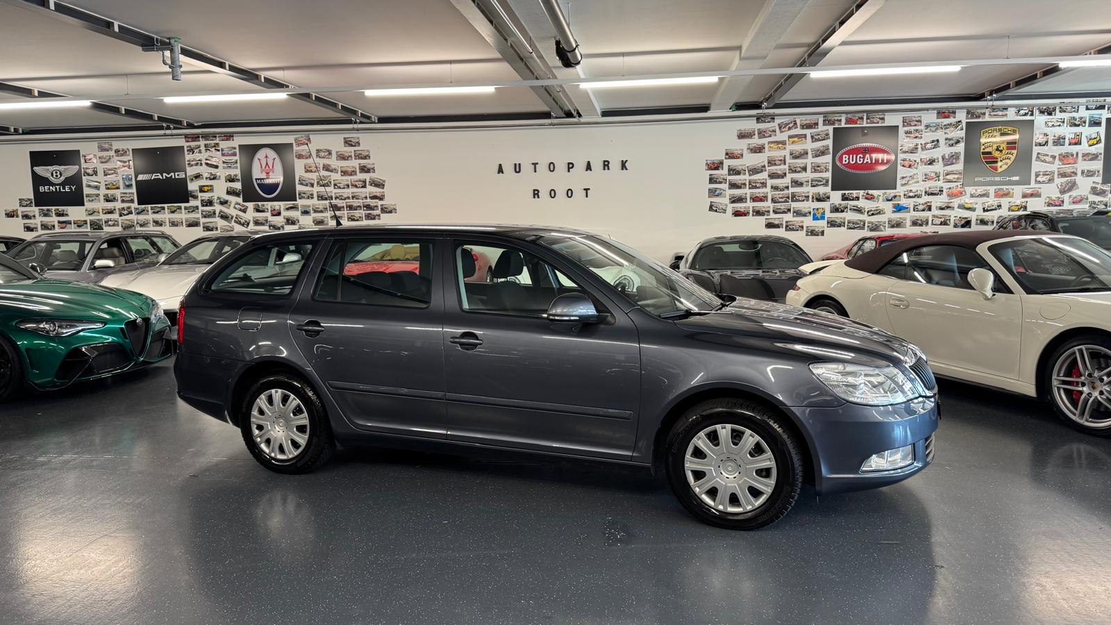 SKODA Octavia Combi 1.8 TSI Ambiente DSG-image-4