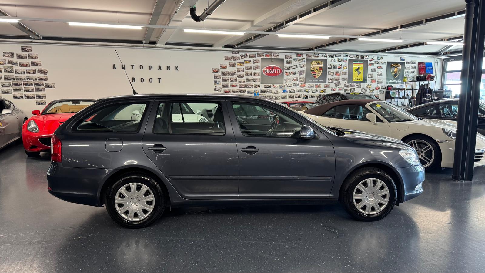 SKODA Octavia Combi 1.8 TSI Ambiente DSG-image-5