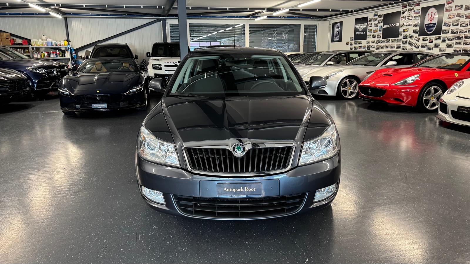 SKODA Octavia Combi 1.8 TSI Ambiente DSG-image-7