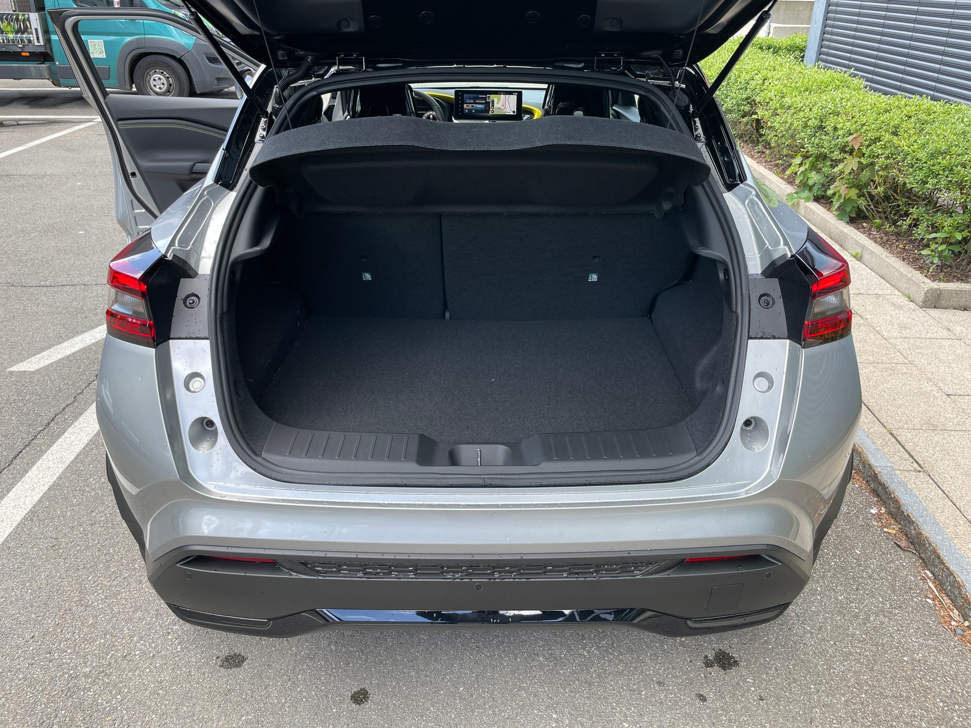 NISSAN Juke 1.6 FHEV N-Sport-showroom-element-3