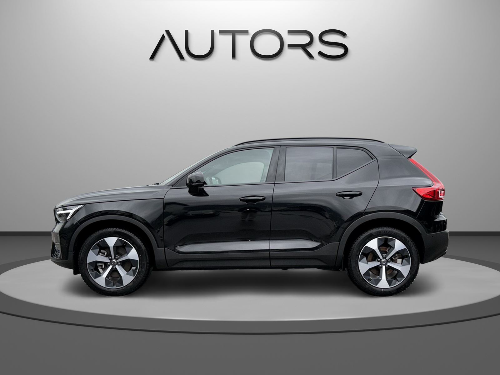 VOLVO XC40 B4 Benzin Mild Hybrid Plus Dark DCT-showroom-element-3