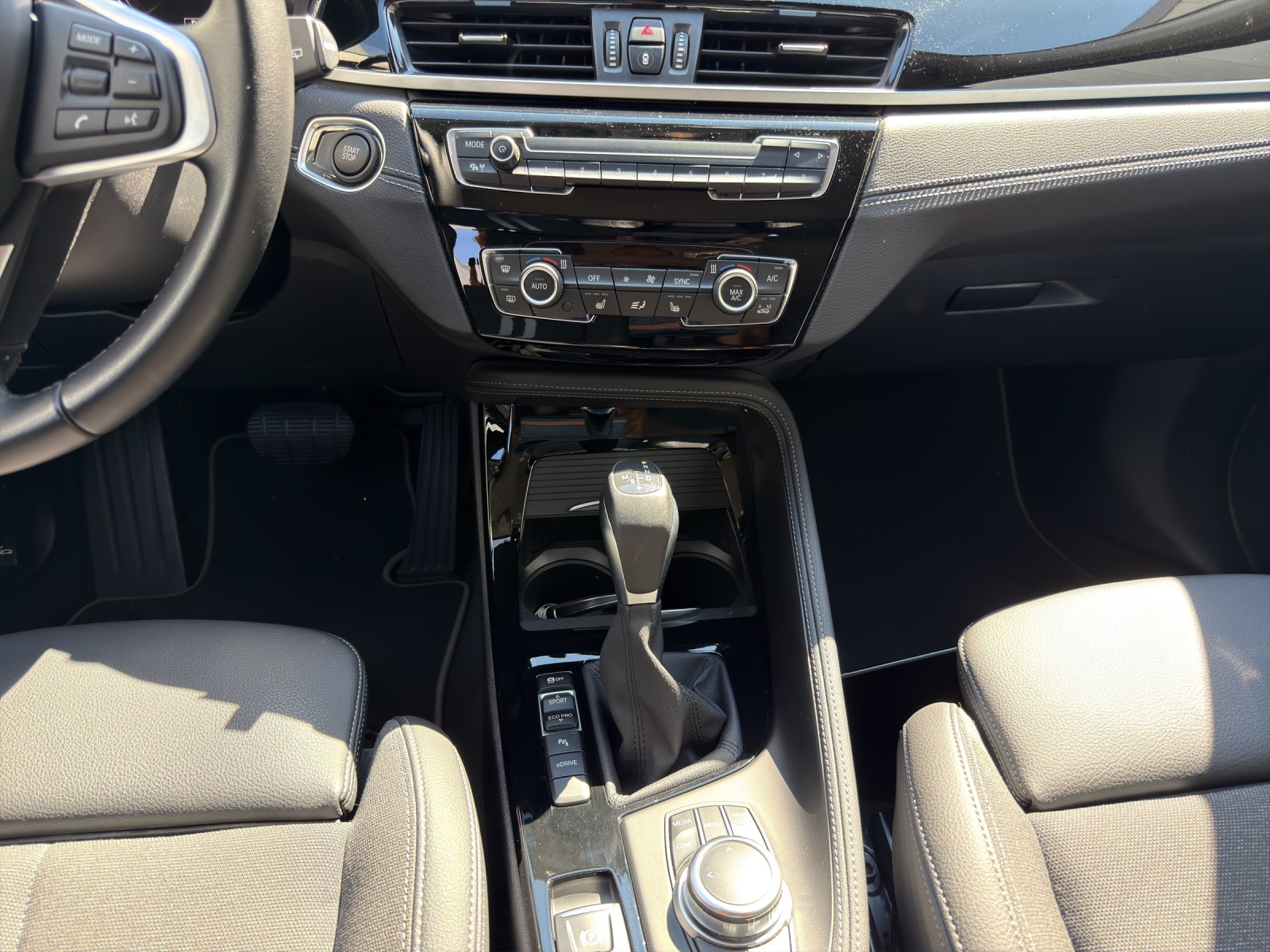 BMW X1 xDrive 25e Sport Line-image-16
