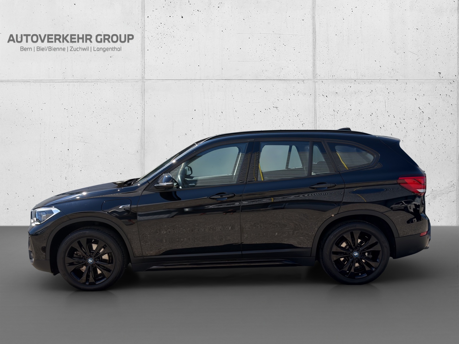 BMW X1 xDrive 25e Sport Line-showroom-element-2