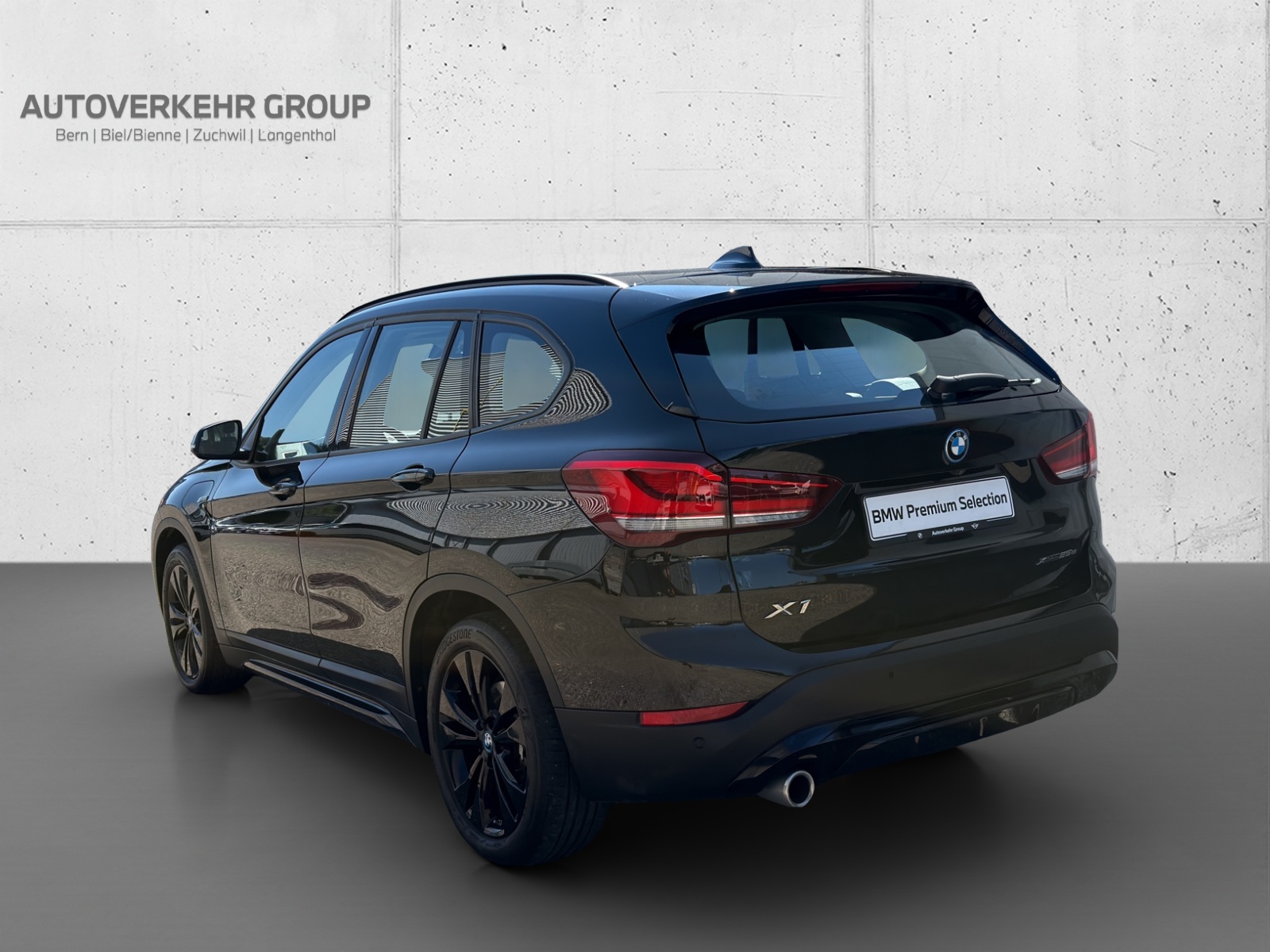 BMW X1 xDrive 25e Sport Line-showroom-element-3