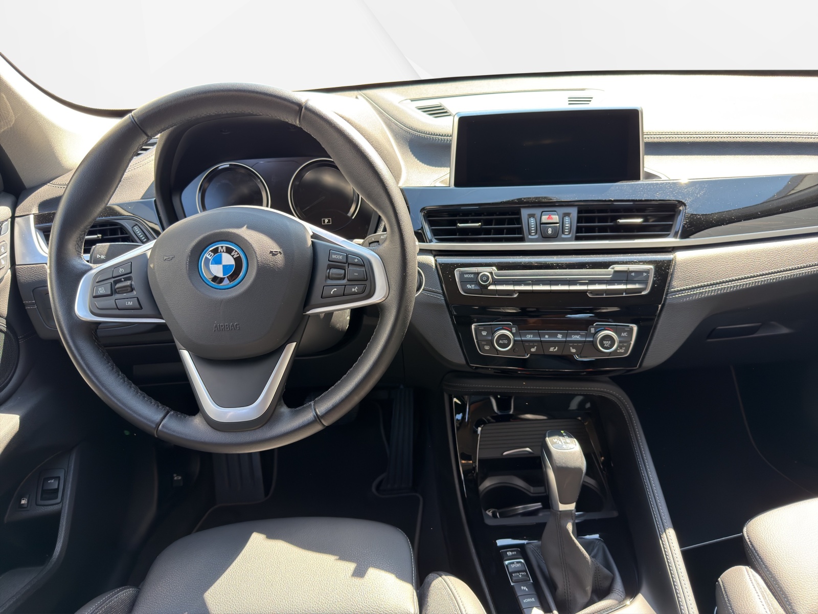 BMW X1 xDrive 25e Sport Line-image-13