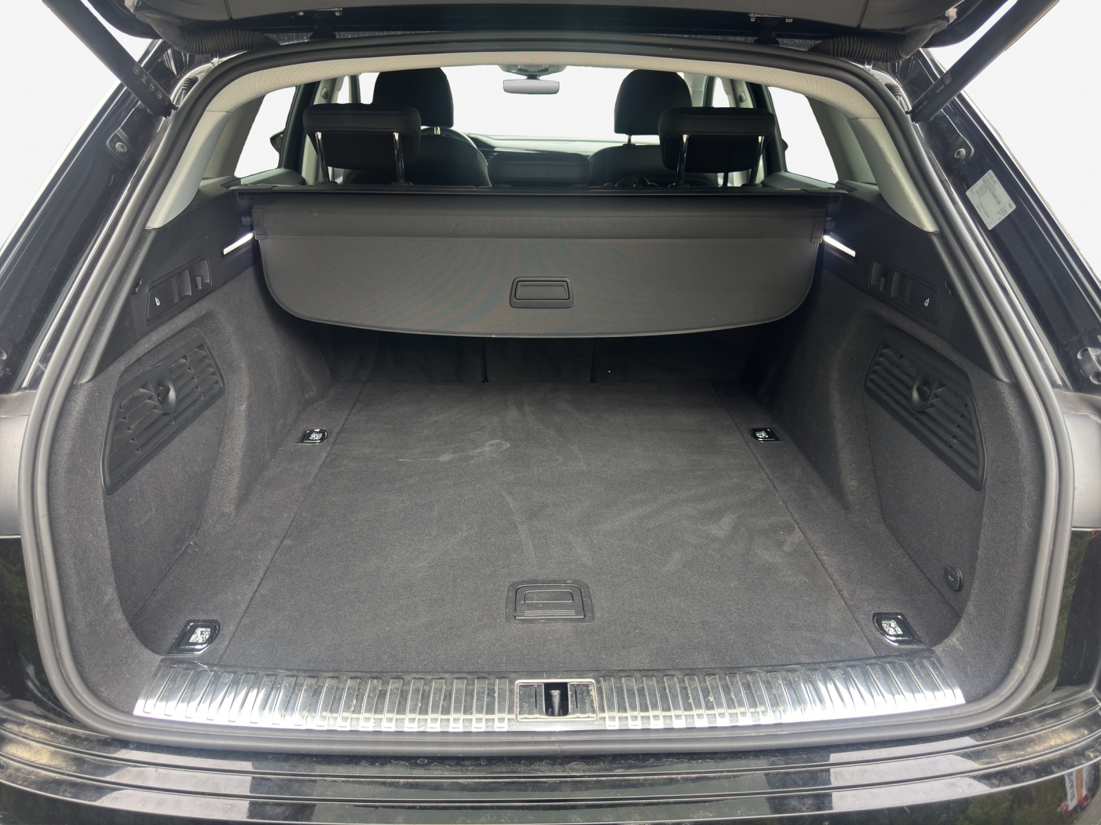 AUDI e-tron 50 S Line Attraction quattro-image-12