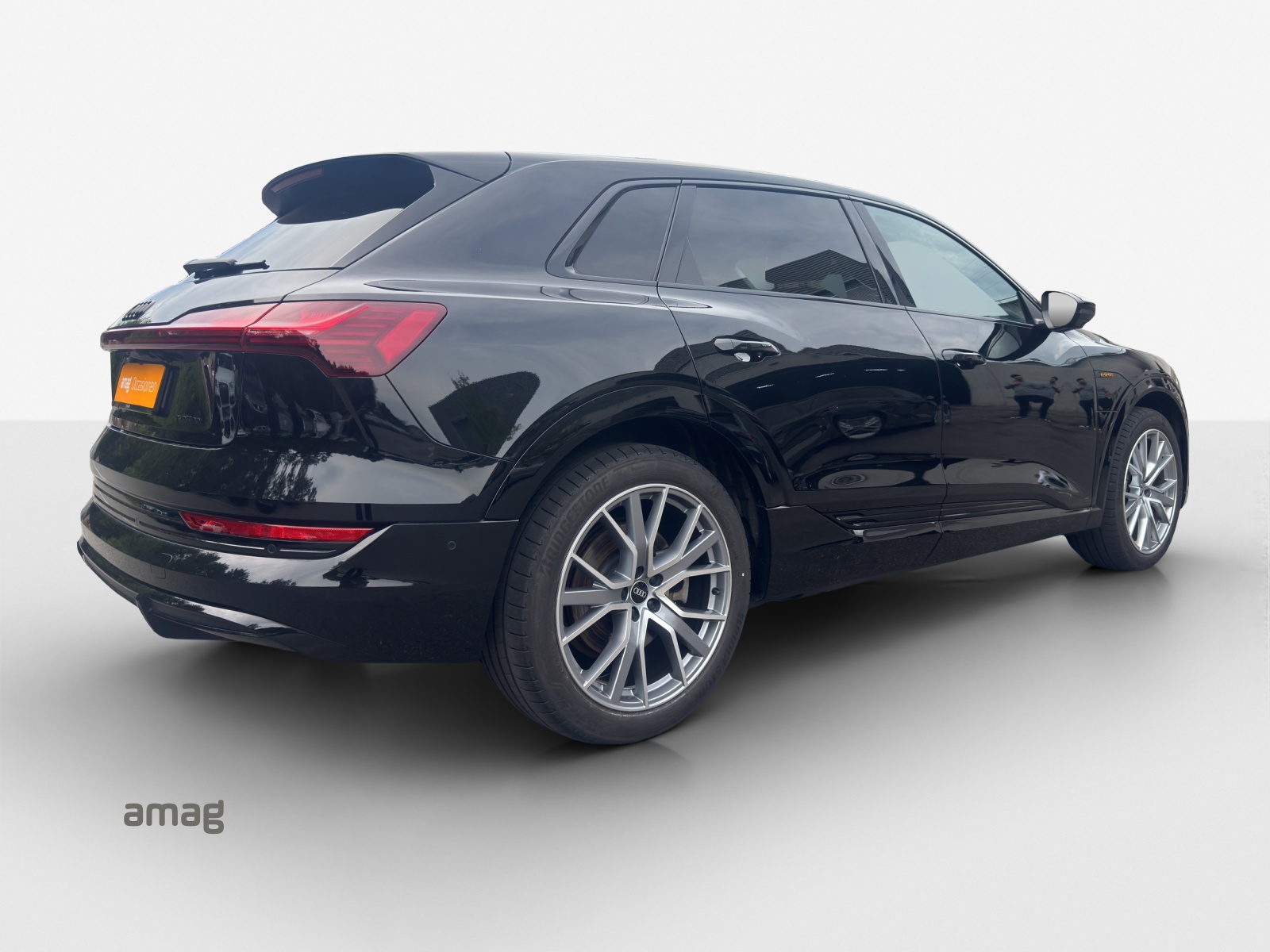 AUDI e-tron 50 S Line Attraction quattro-image-4