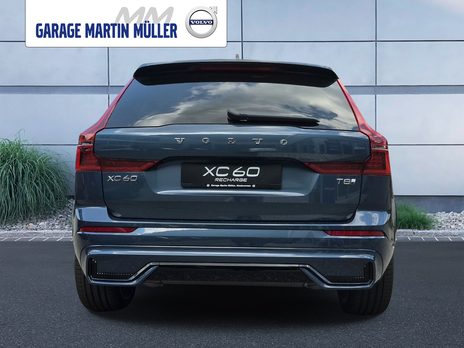 VOLVO XC60 2.0 T8 TE Ultra Dark eAWD-showroom-element-3
