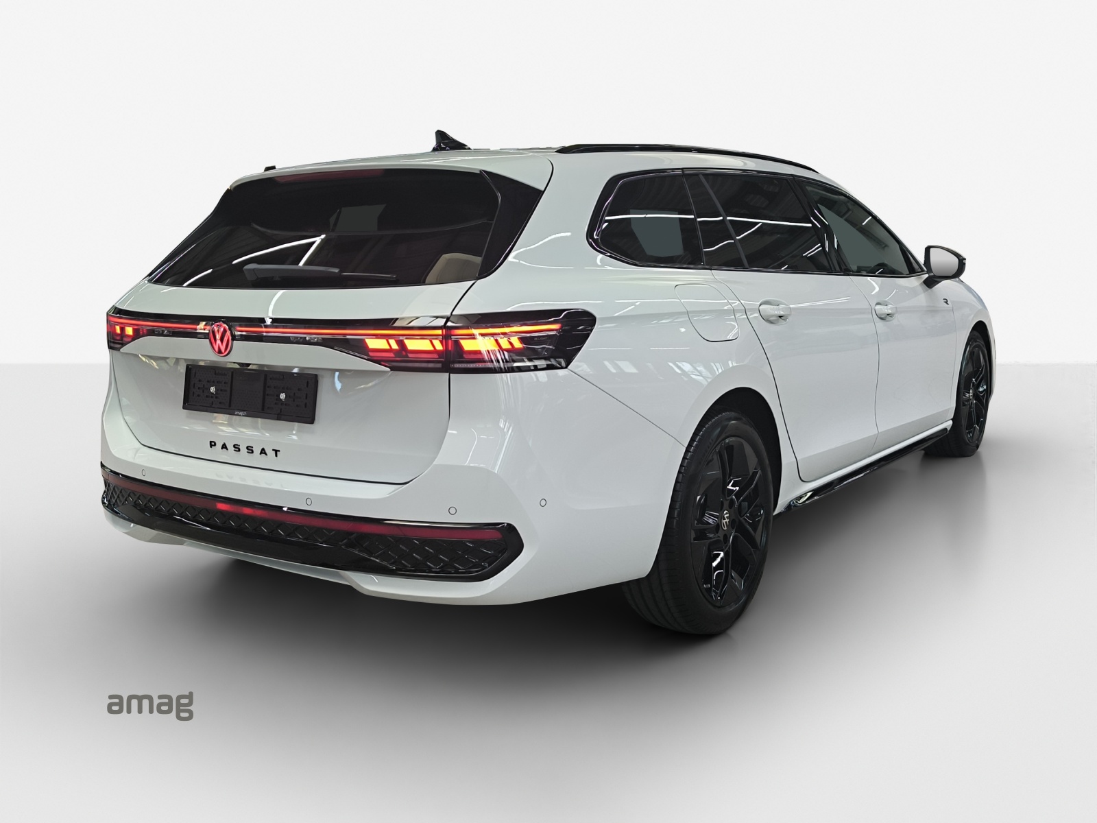 VW Passat Variant 2.0 TDI evo R-Line DSG-image-4