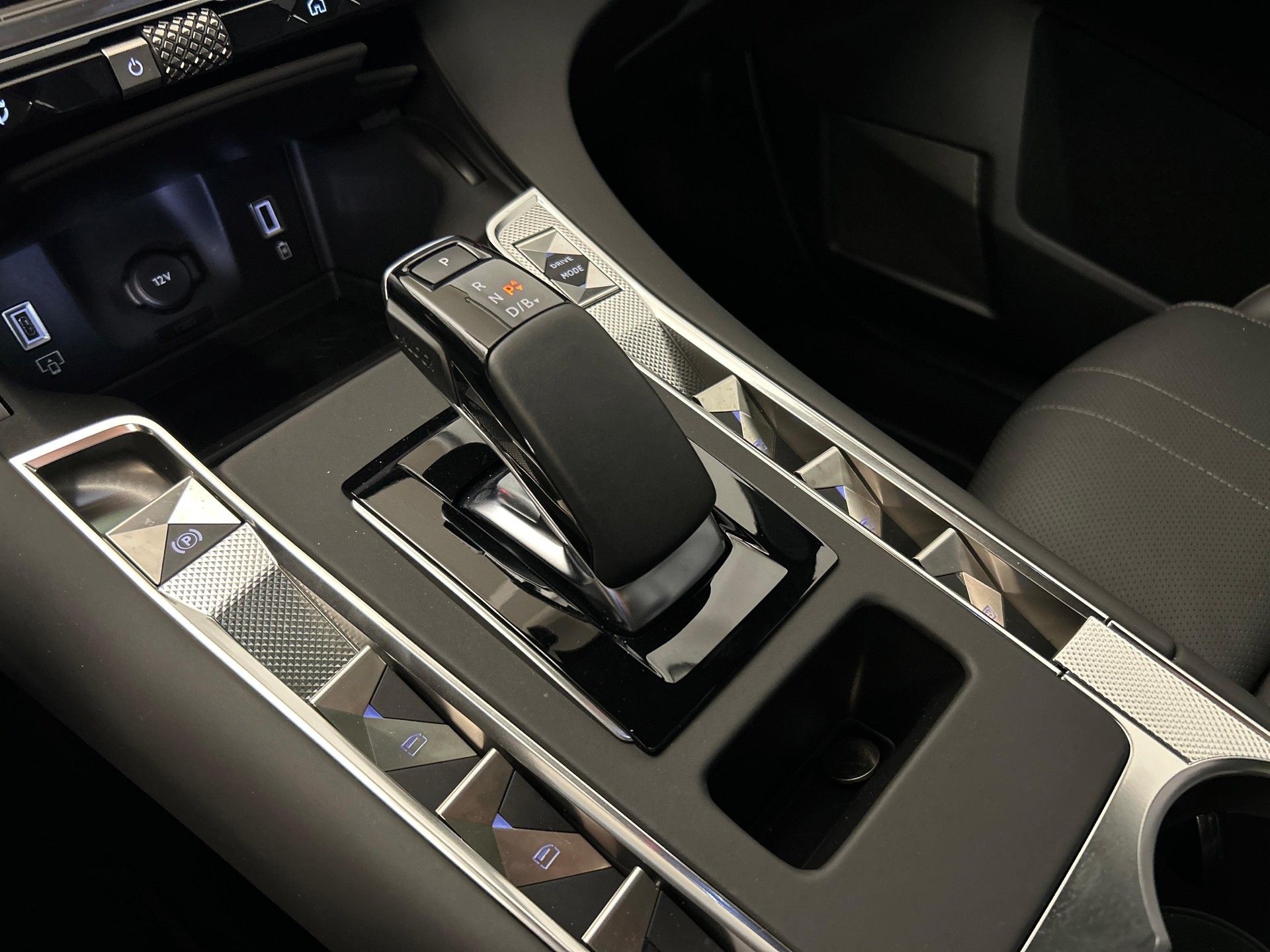 DS AUTOMOBILES 7 1.6 E-Tense Opéra-image-15