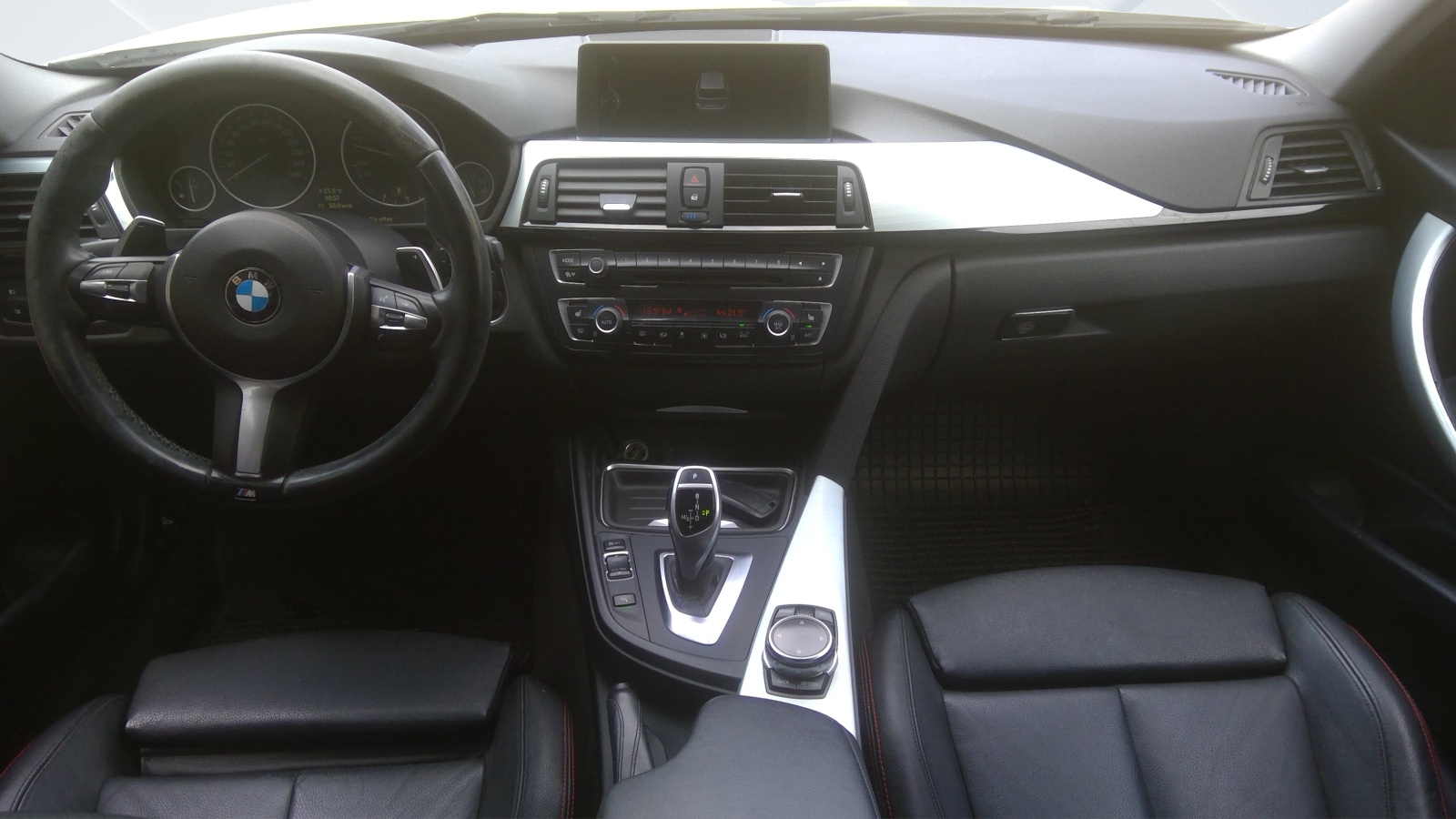 BMW 320d xDrive Touring Sport Line Steptronic-showroom-element-3