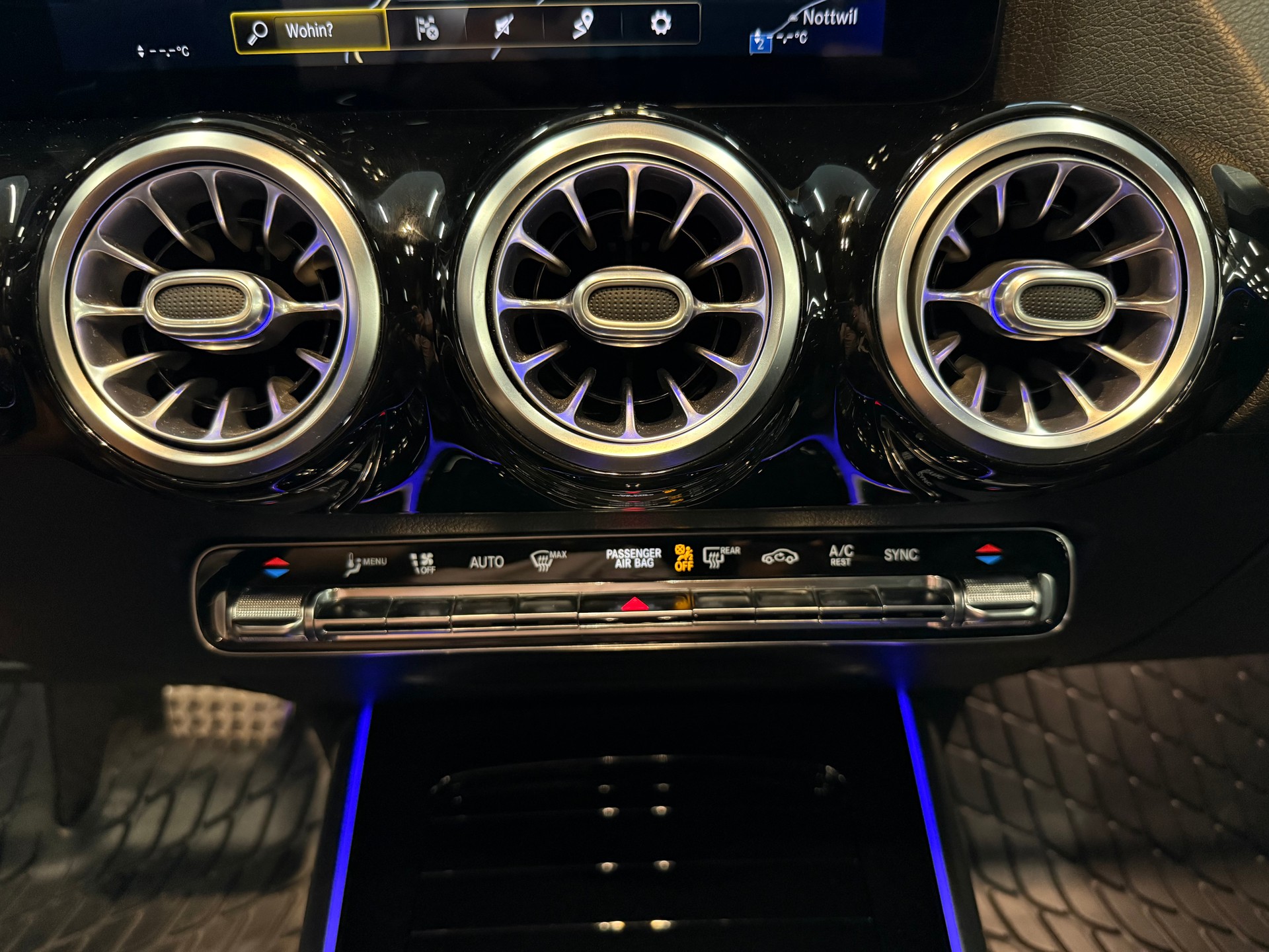 MERCEDES-BENZ GLA 220d 4Matic AMG Line 8G-DCT-image-21