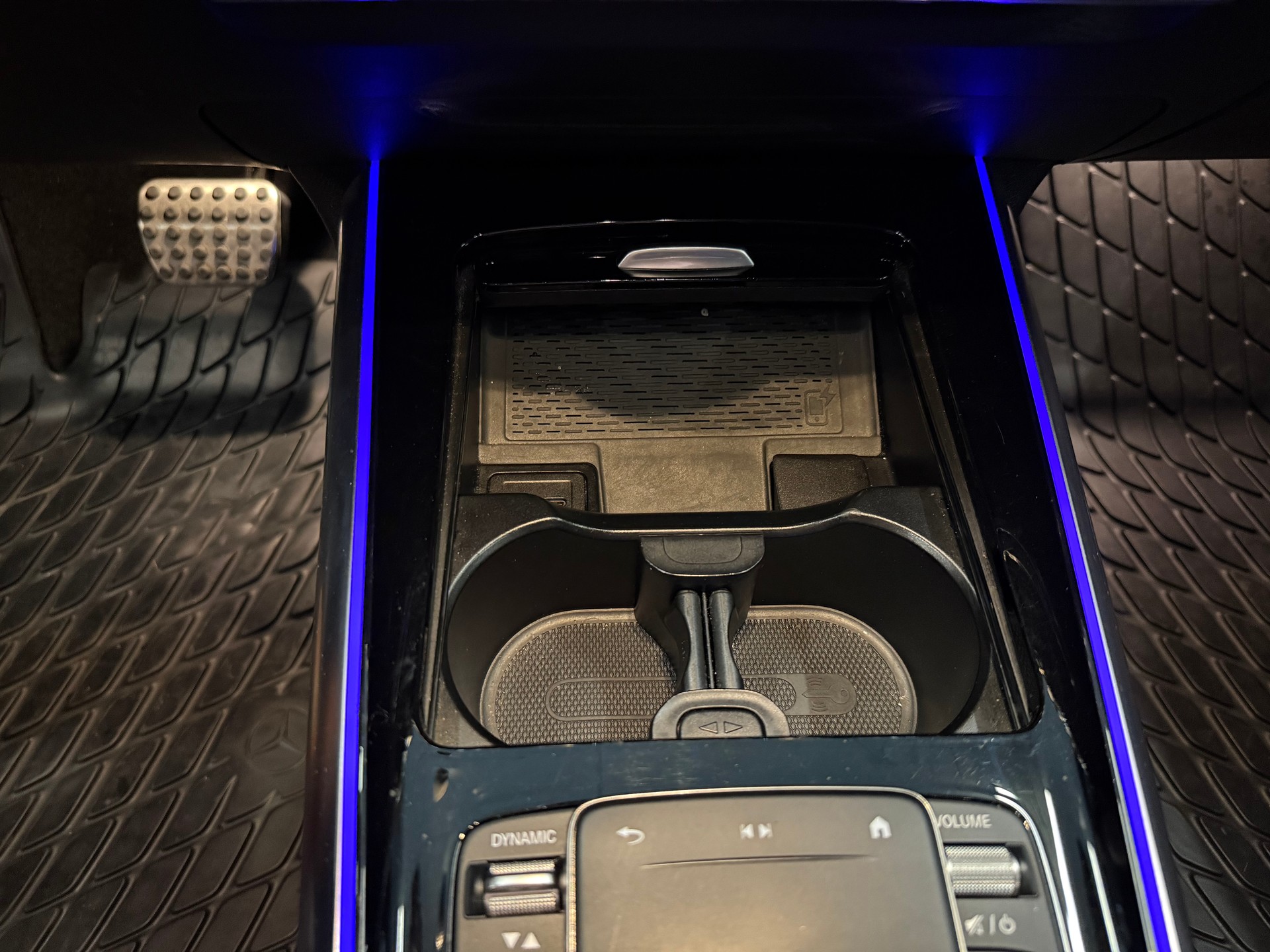 MERCEDES-BENZ GLA 220d 4Matic AMG Line 8G-DCT-image-23