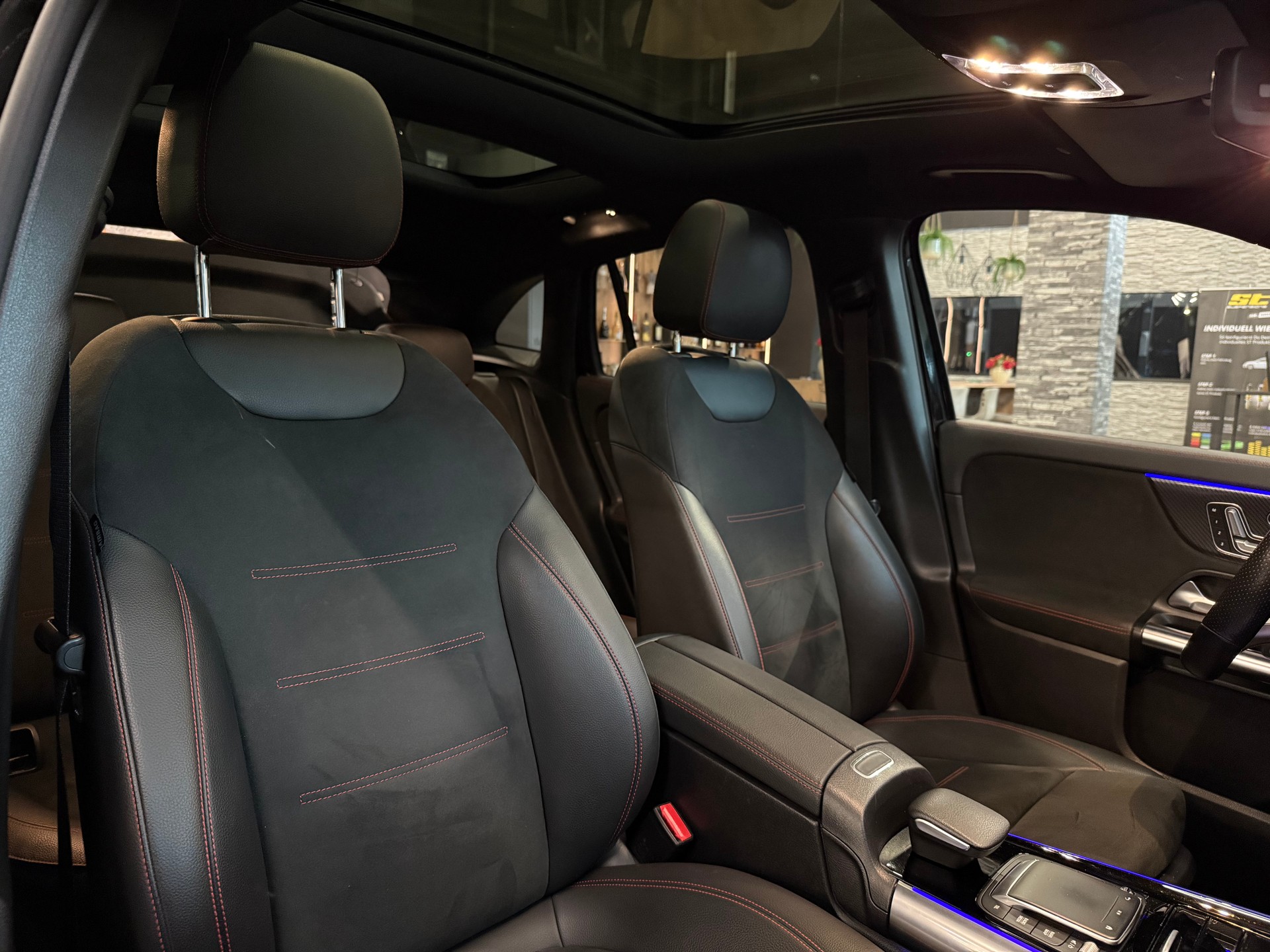 MERCEDES-BENZ GLA 220d 4Matic AMG Line 8G-DCT-image-14