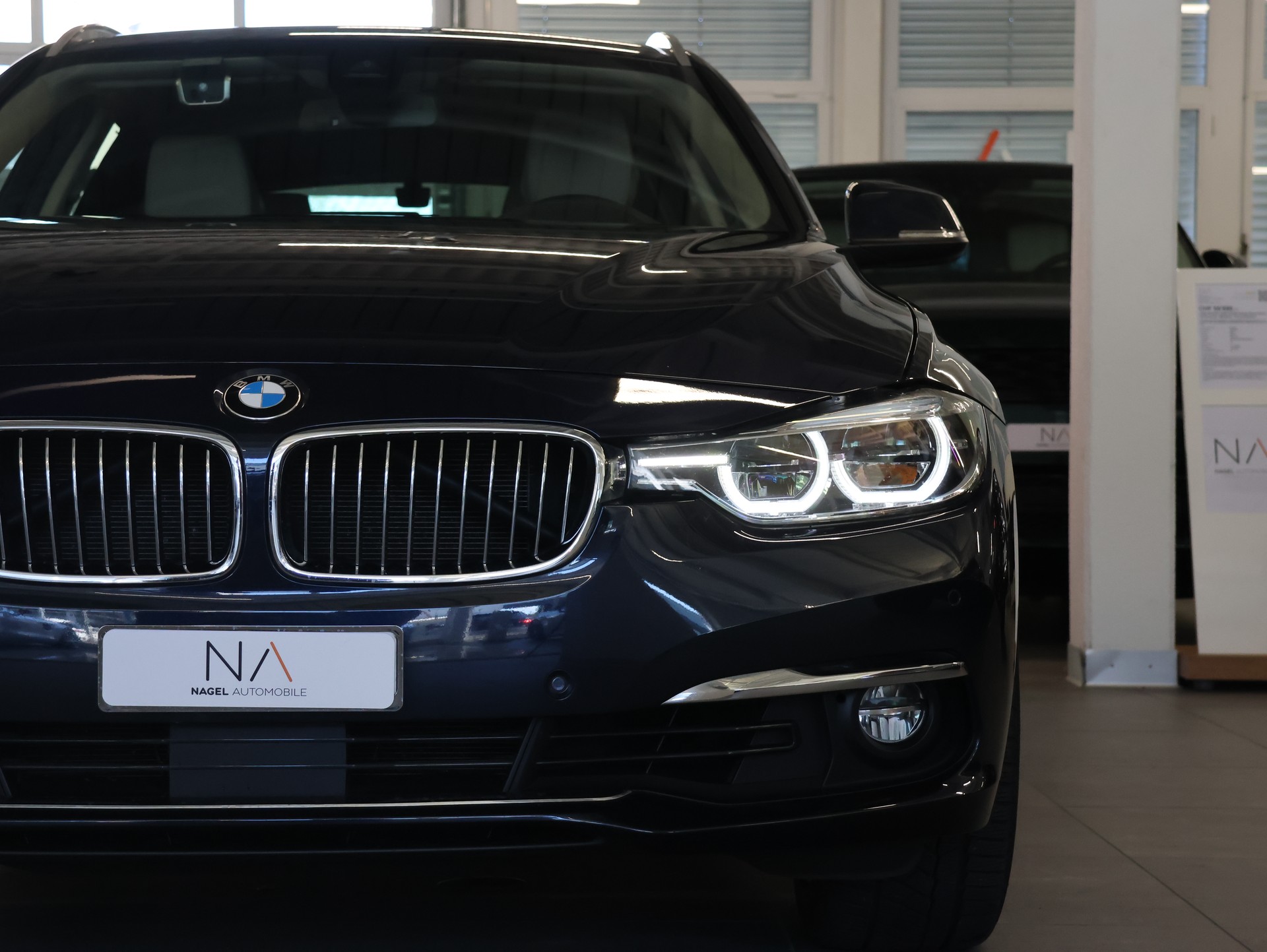 BMW 330i xDrive Touring *Rückfahrkamera* *Sitzheizung*-showroom-element-3