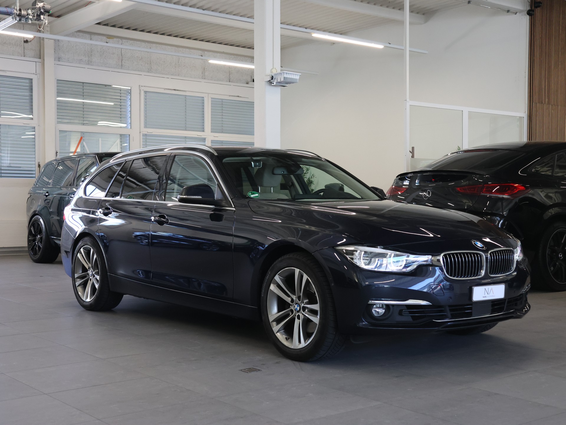 BMW 330i xDrive Touring *Rückfahrkamera* *Sitzheizung*-showroom-element-1