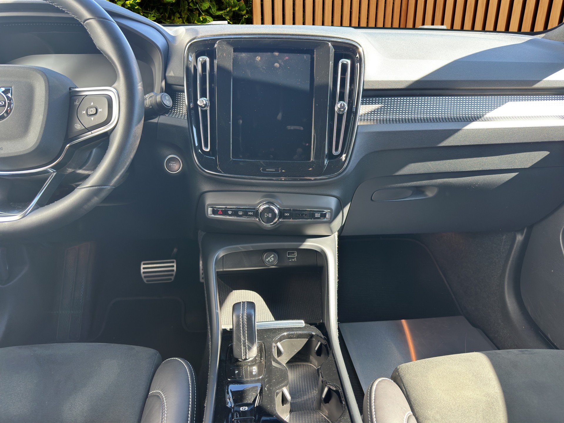 VOLVO XC40 1.5 T3 R-Design-image-13