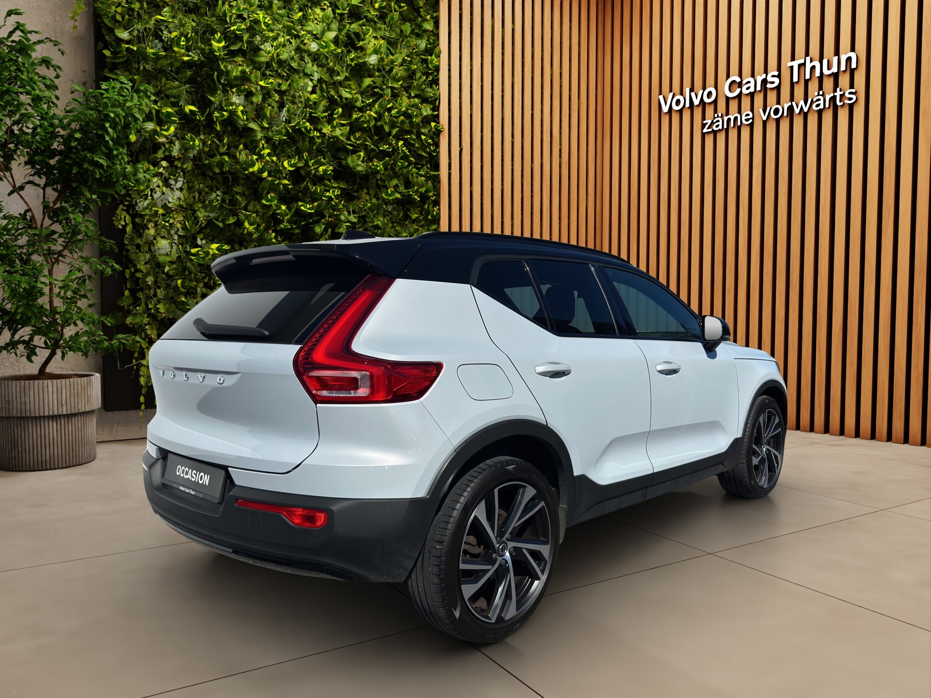 VOLVO XC40 1.5 T3 R-Design-image-4