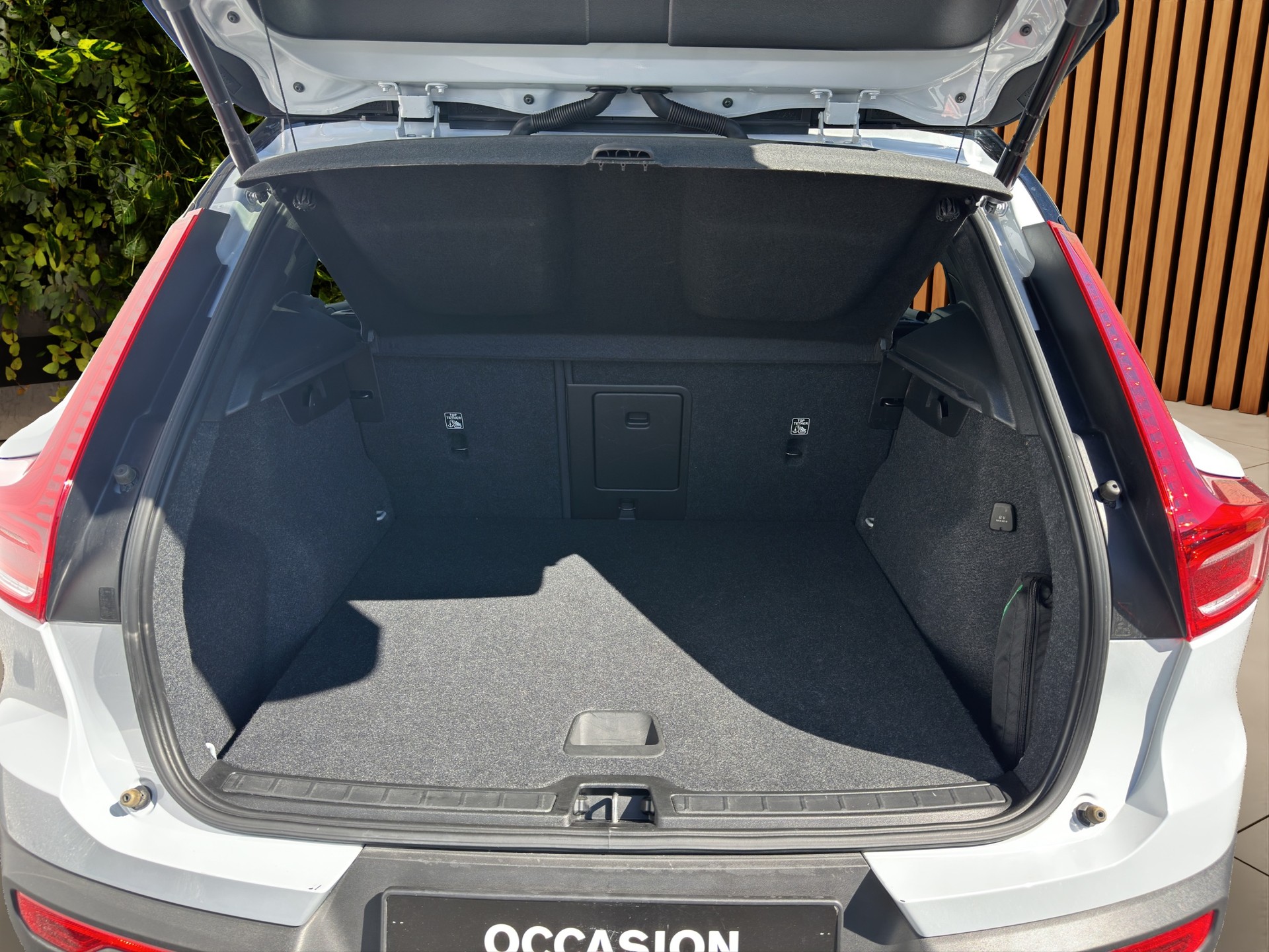 VOLVO XC40 1.5 T3 R-Design-image-15