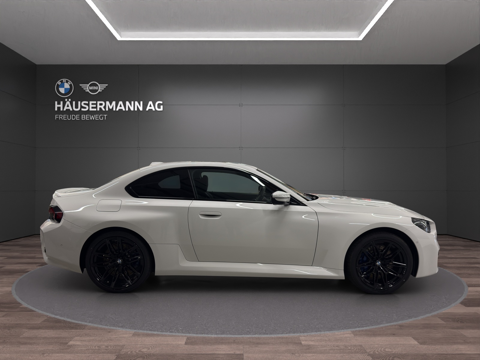 BMW M2 Steptronic-showroom-element-3