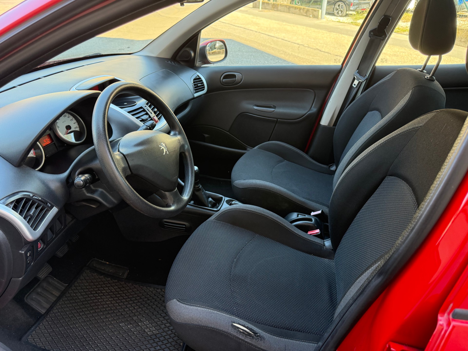 PEUGEOT 206+ 1.4 Trendy-image-9