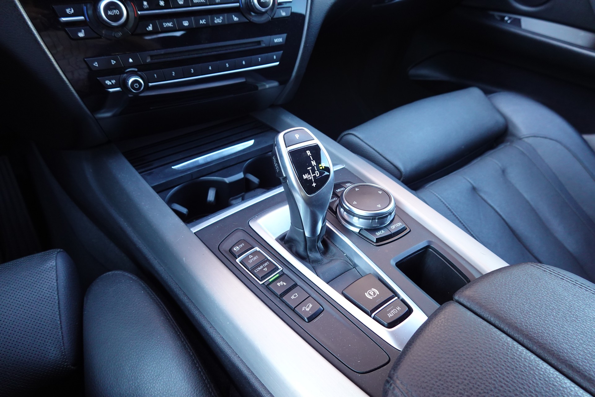BMW X5 xDrive 40d "* CH Auto * Pack M * Caméra de Recul * Tempomat * Sièges Elect. Mém * Accès Confort * Navigation Profess *"-image-16