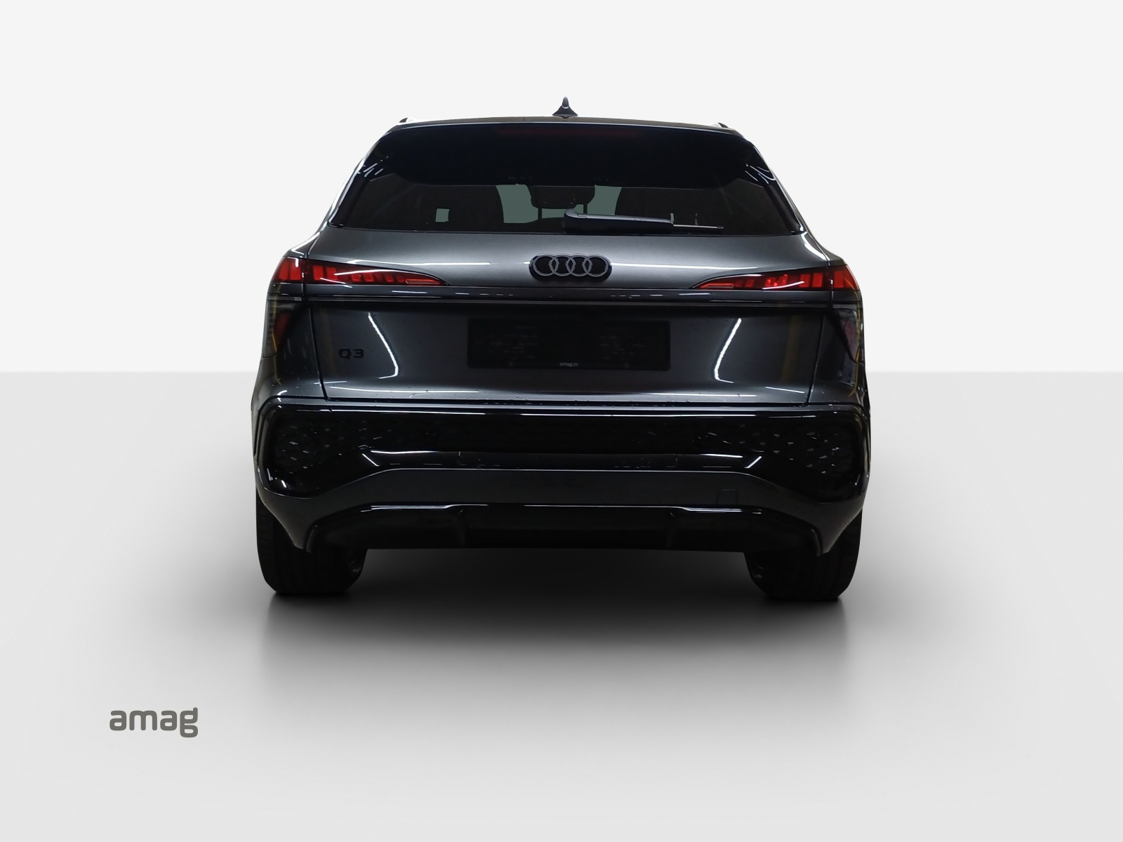 AUDI Q3 SUV e-hybrid 200 kW S tronig-showroom-element-3