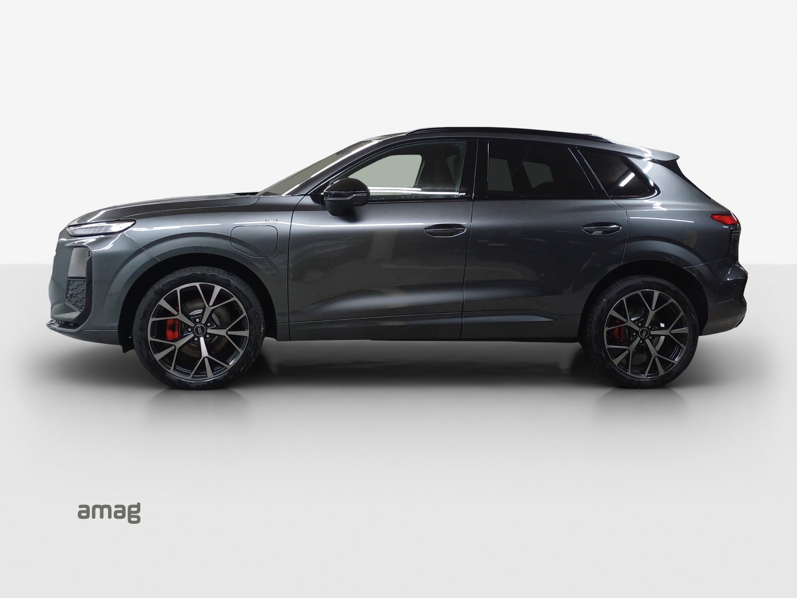 AUDI Q3 SUV e-hybrid 200 kW S tronig-showroom-element-1