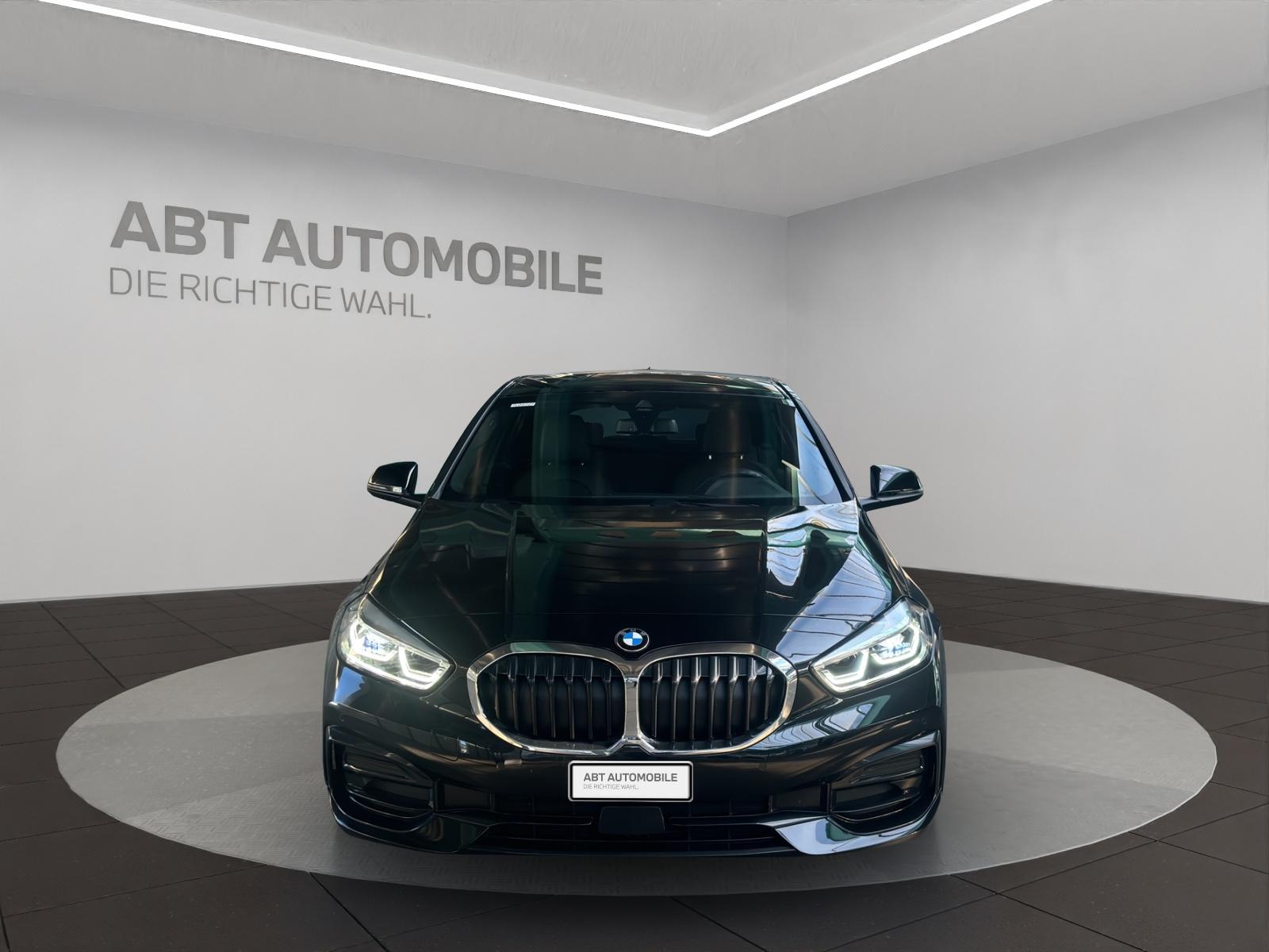 BMW 120d xDrive-showroom-element-1