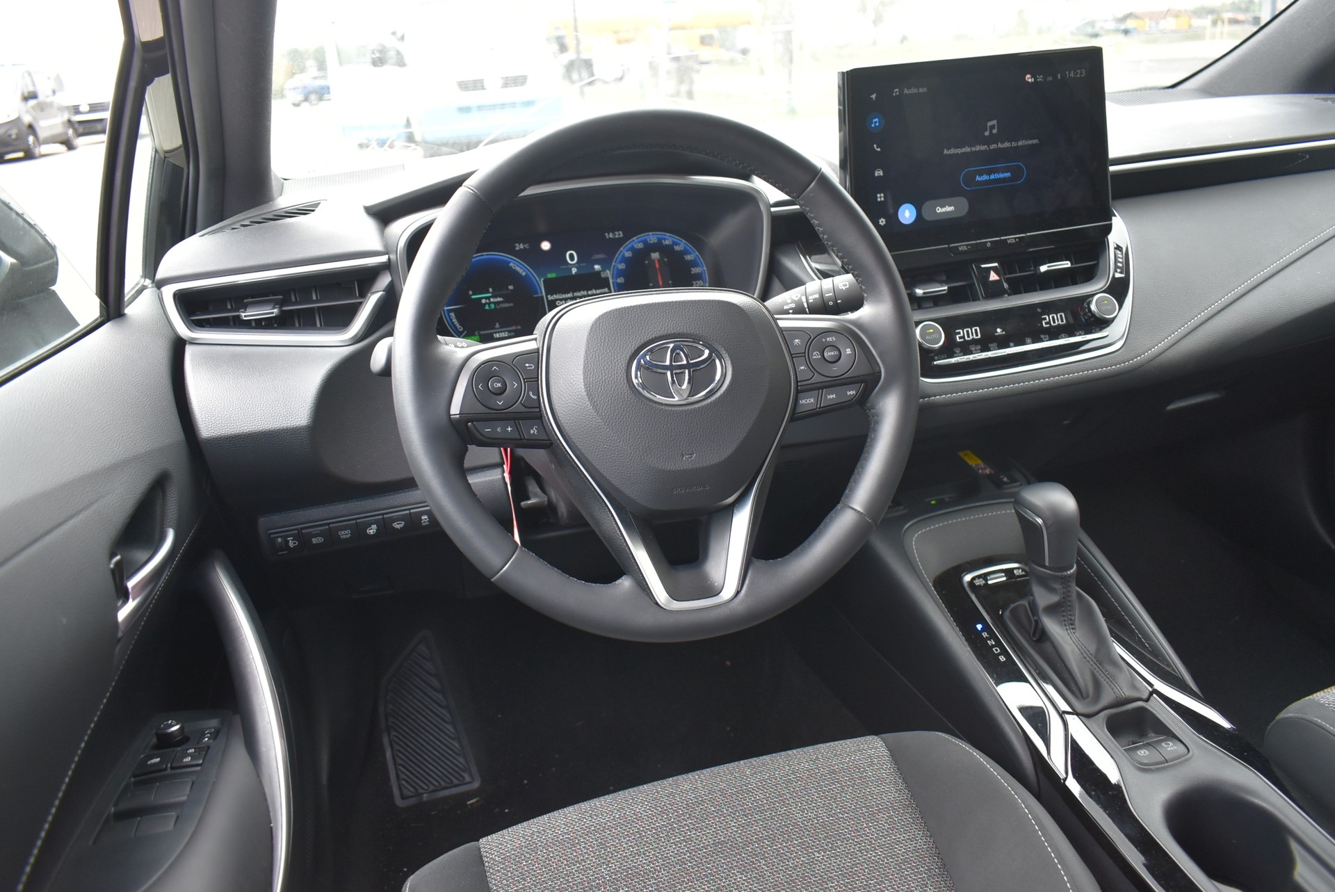 TOYOTA Corolla Touring Sports 1.8 HSD Active e-CVT-image-3