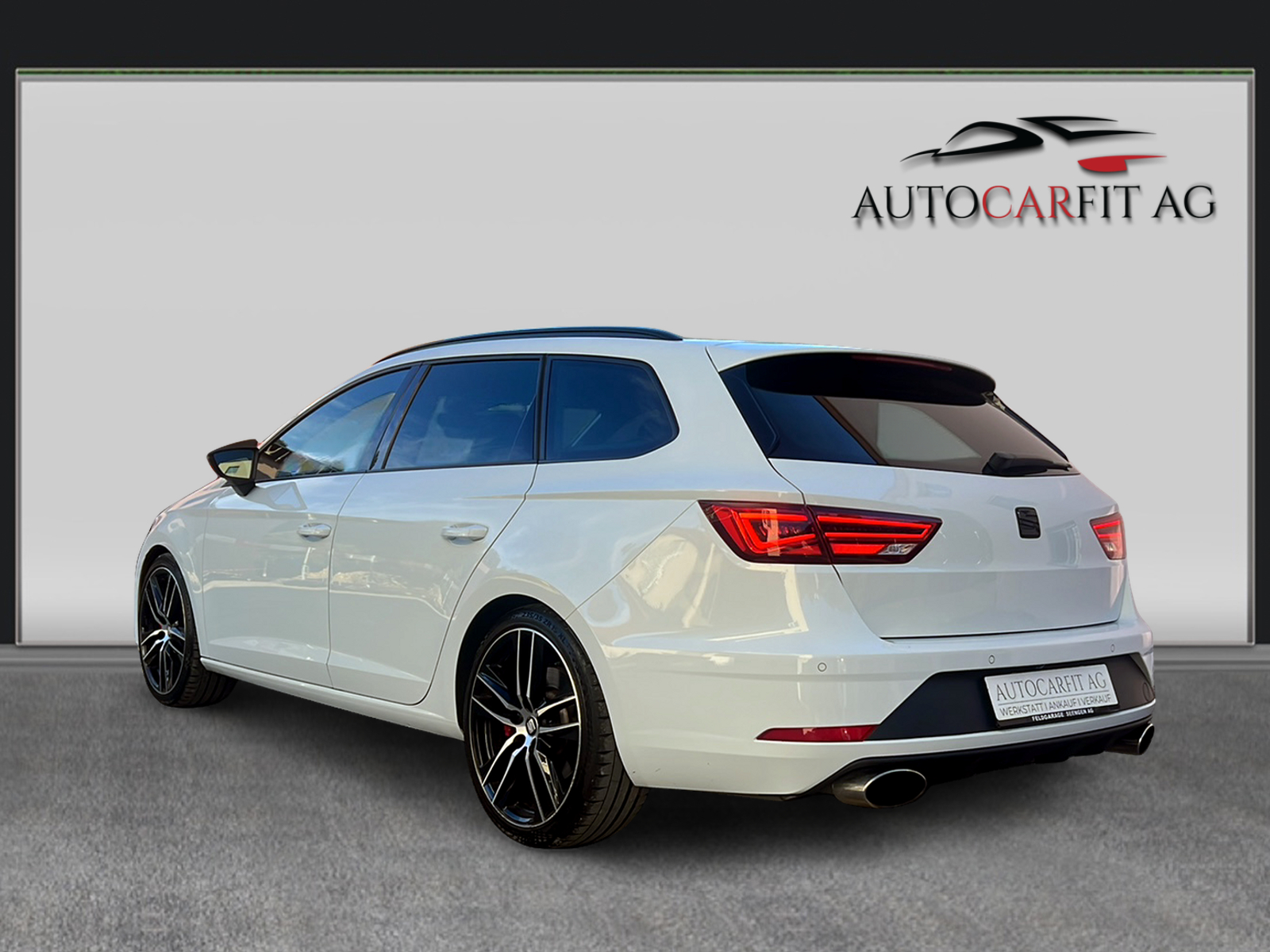 SEAT Leon ST 2.0 TSI Cupra 300 4 Drive DSG-showroom-element-3