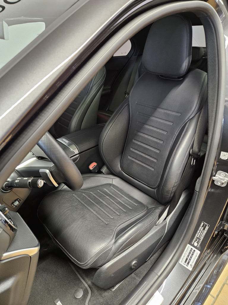 MERCEDES-BENZ C 400 e 4Matic AMG Line-image-5