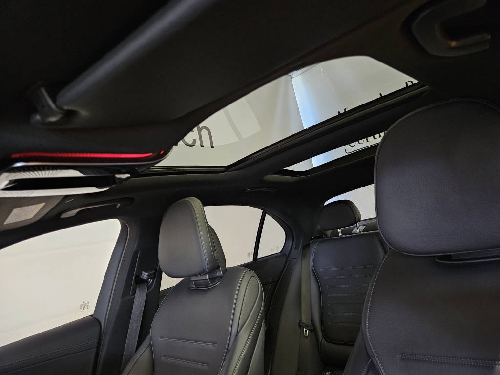 MERCEDES-BENZ C 400 e 4Matic AMG Line-image-4