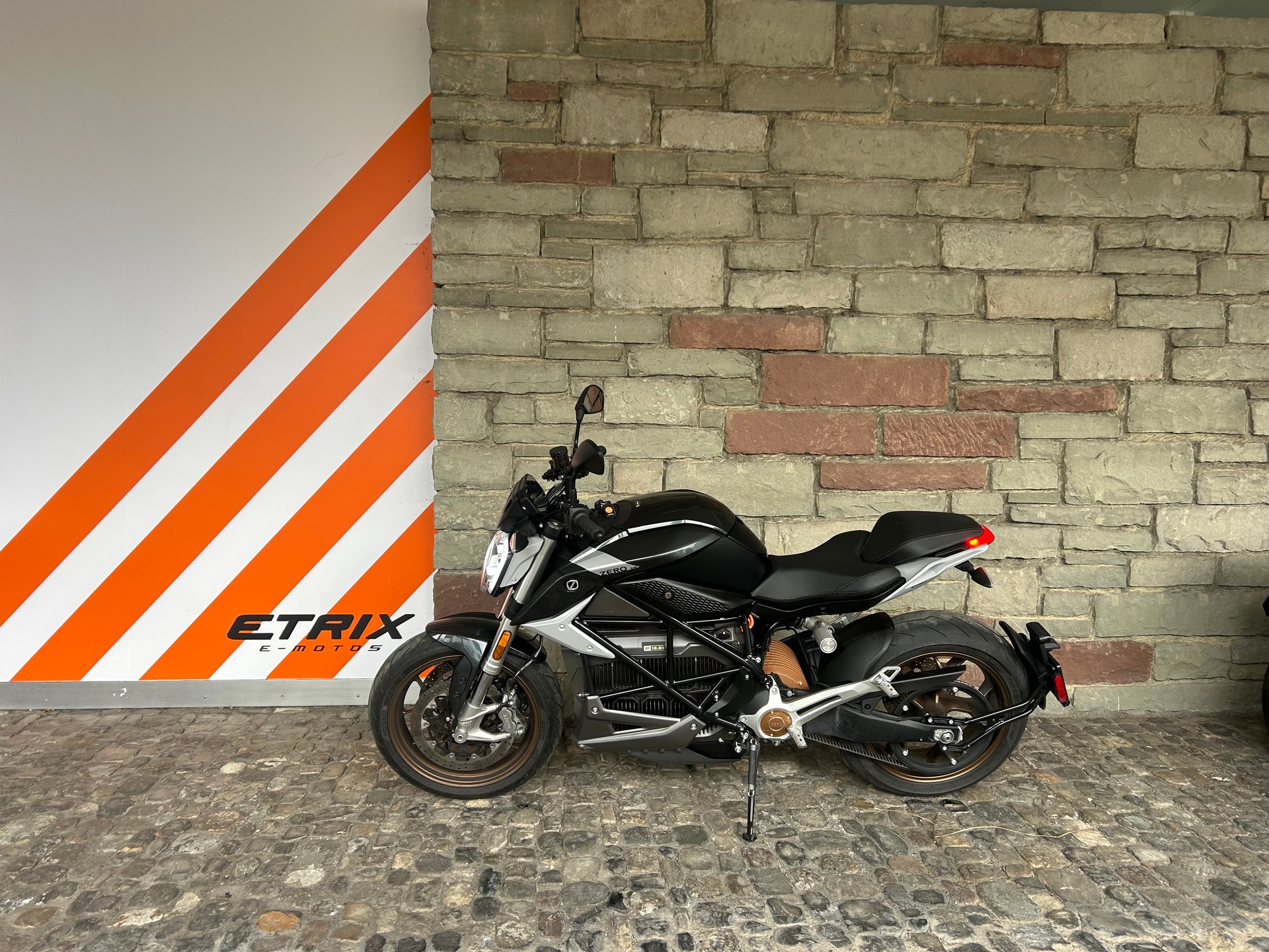 ZERO SR/F ZF 17.3 MY 22 Kat A-image-1