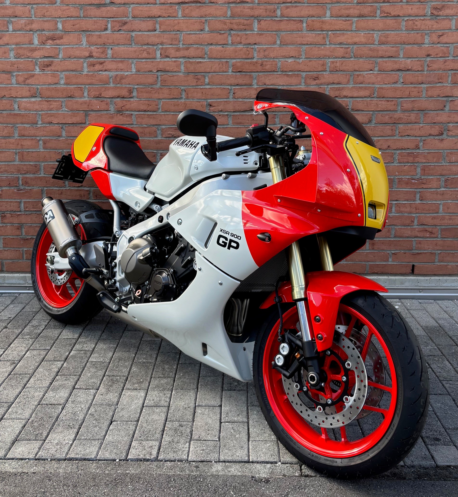 YAMAHA XSR 900 GP-image-1